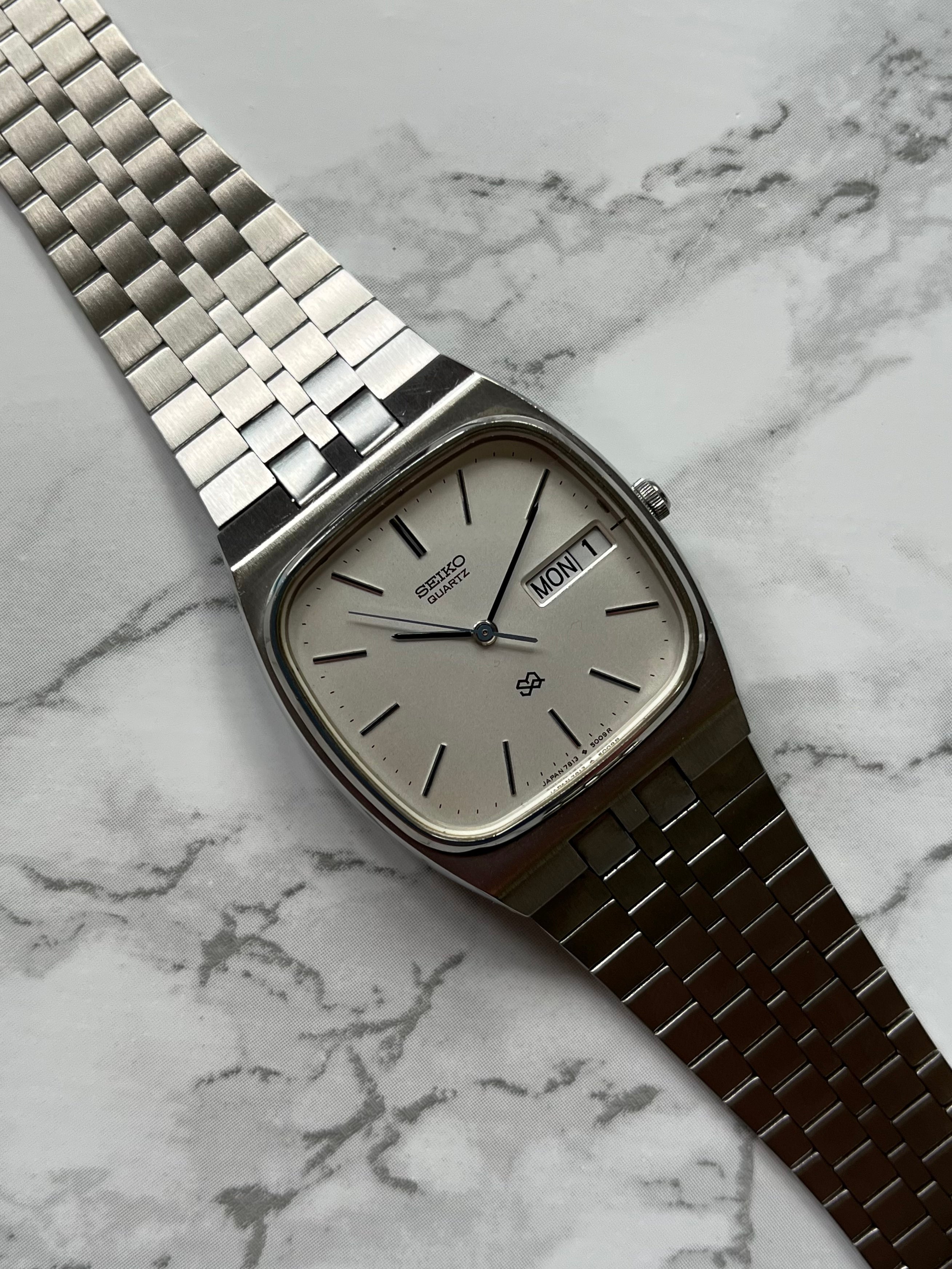 Seiko quartz shop square watch