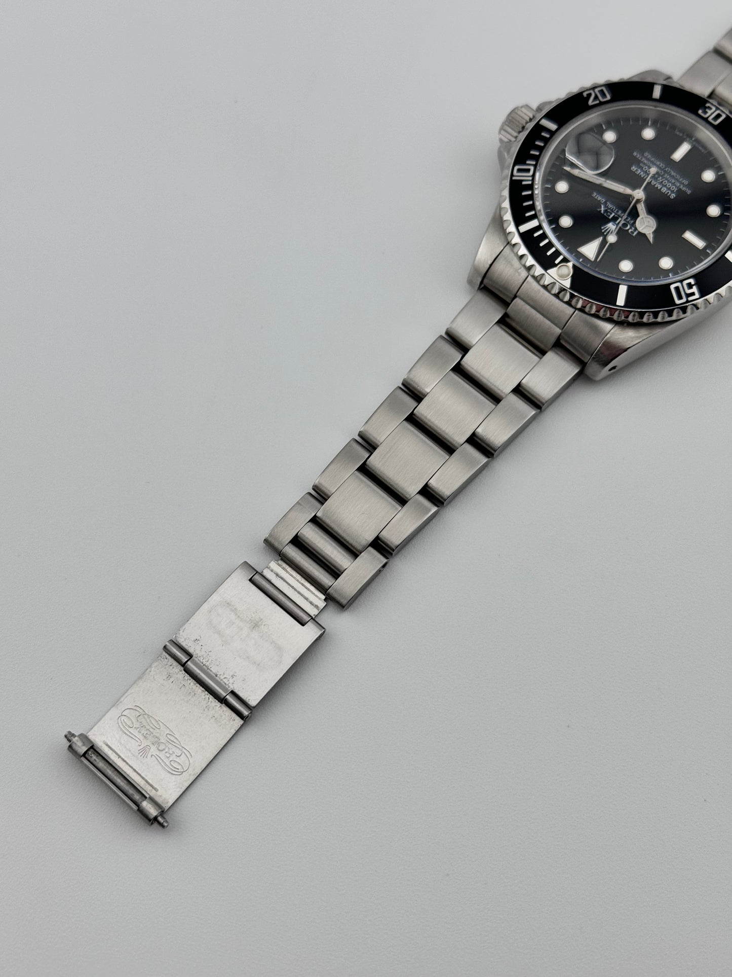 Rolex Oyster Perpetual Submariner Date - 16610 - Box and Papers