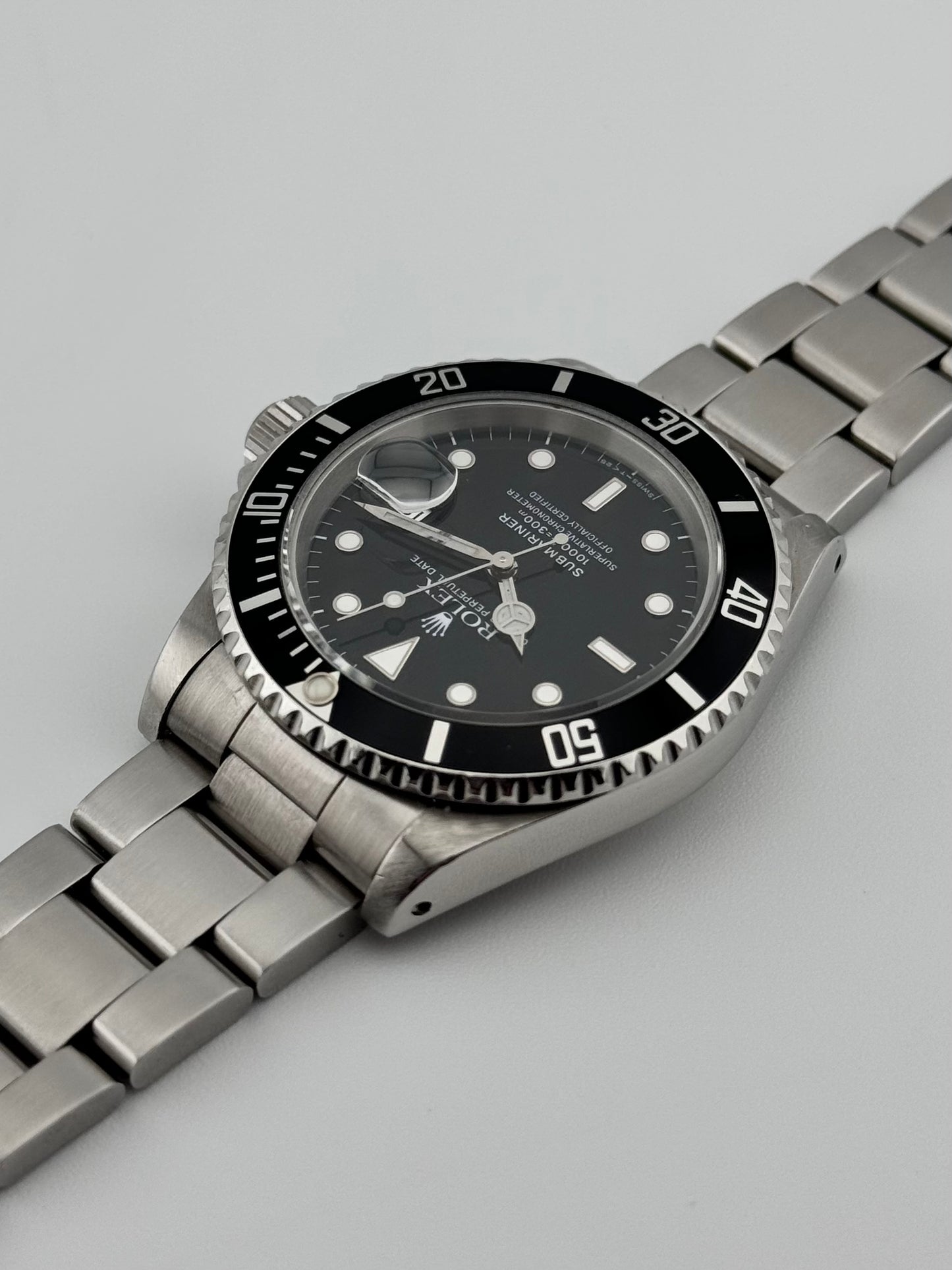 Rolex Oyster Perpetual Submariner Date - 16610 - Box and Papers