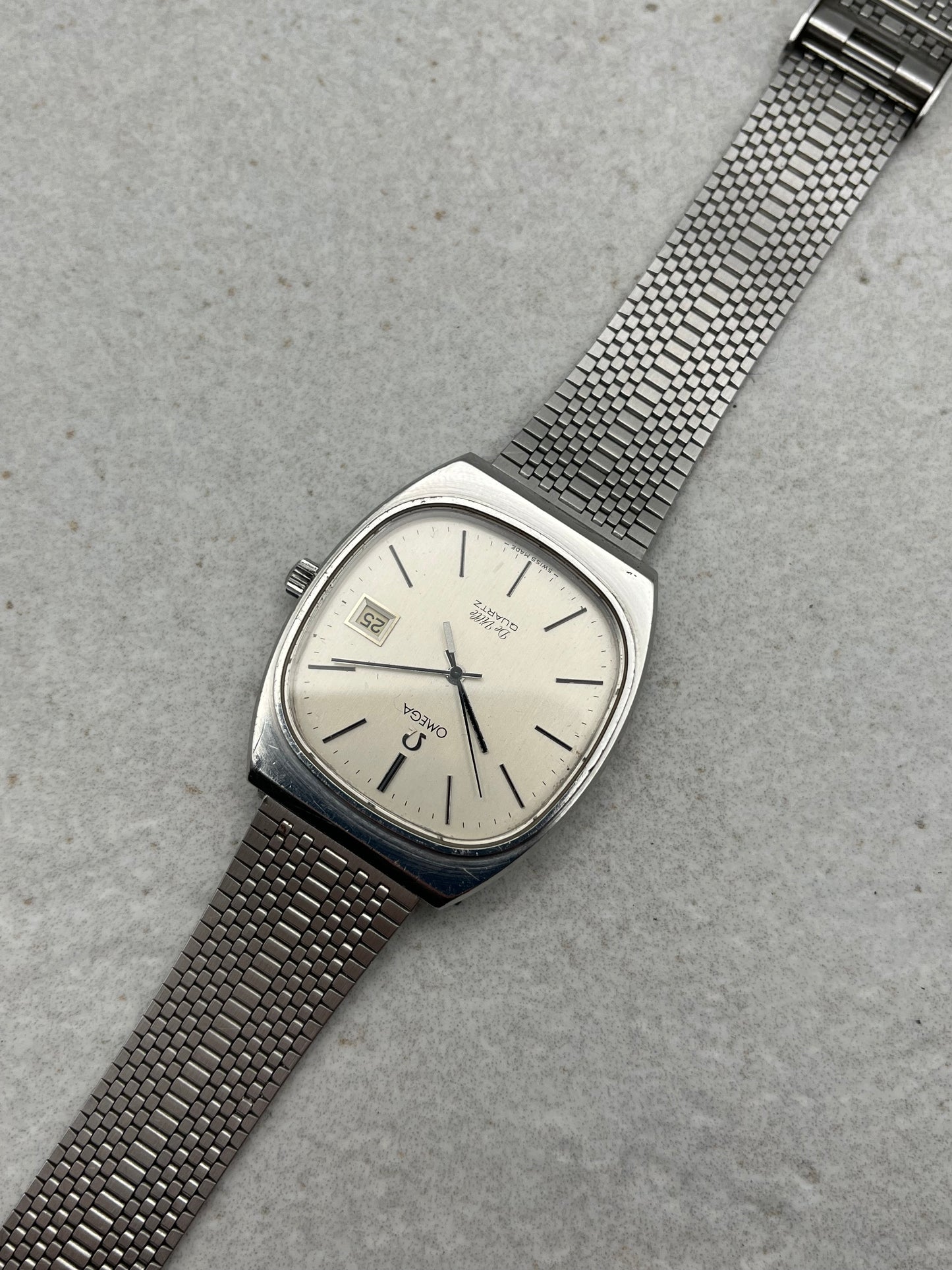 Omega DeVille Quartz Date 192.0035