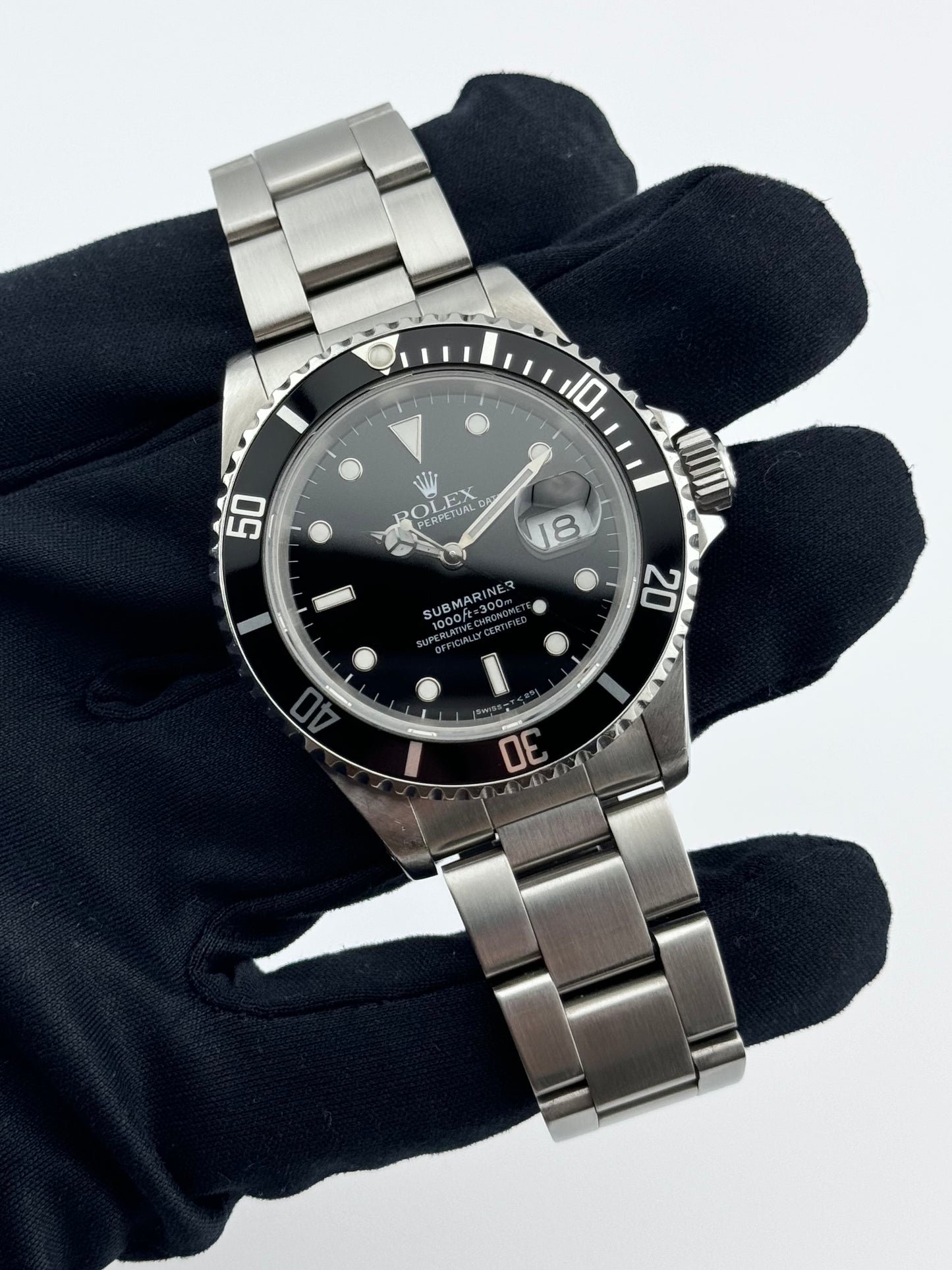 Rolex Oyster Perpetual Submariner Date - 16610 - Box and Papers