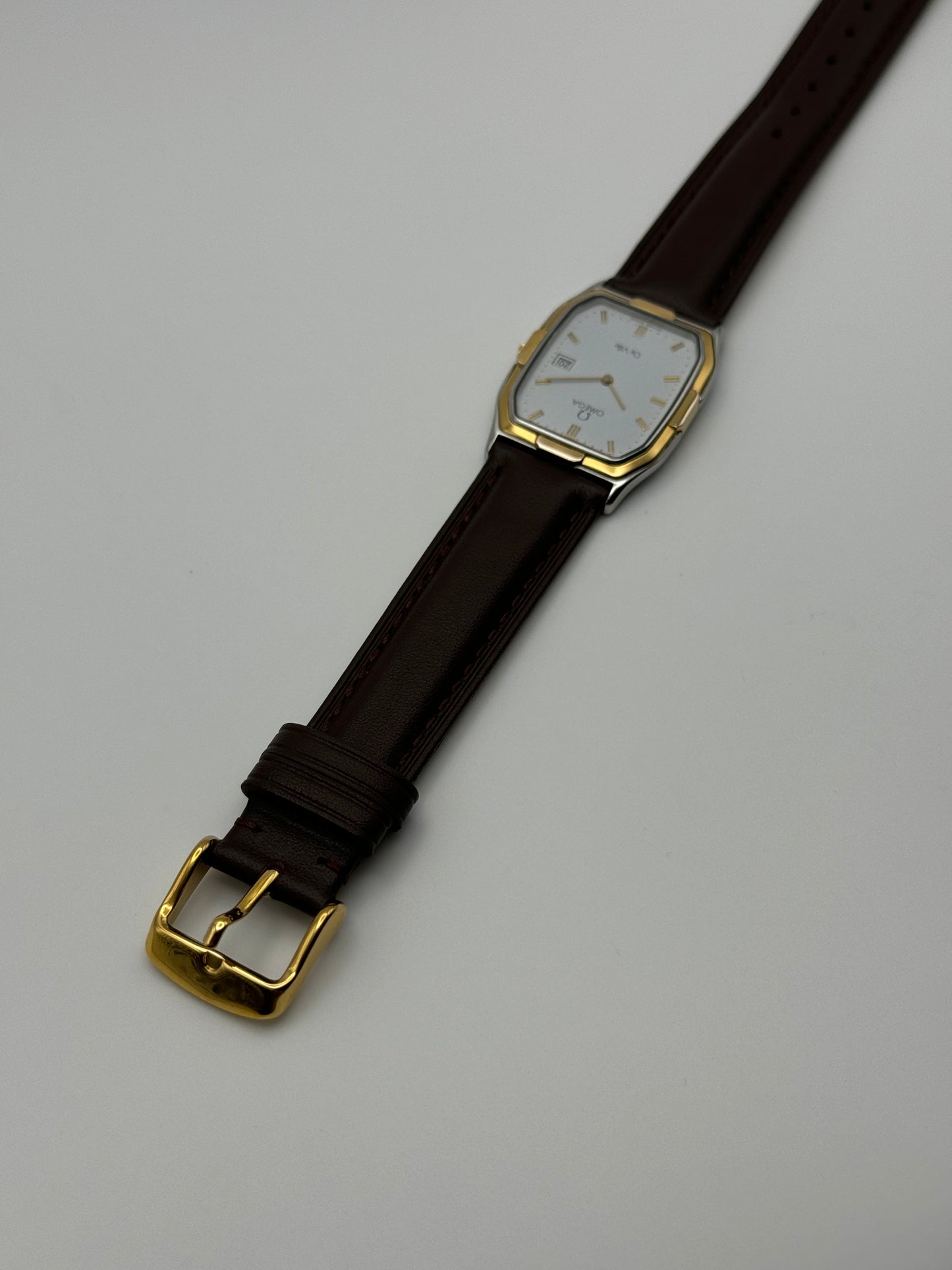 Omega De Ville Tank Quartz Date 196.0310