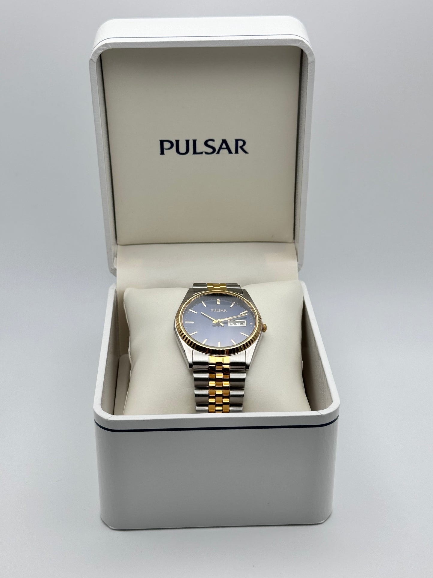 Pulsar Day-Date Quartz V773-X029