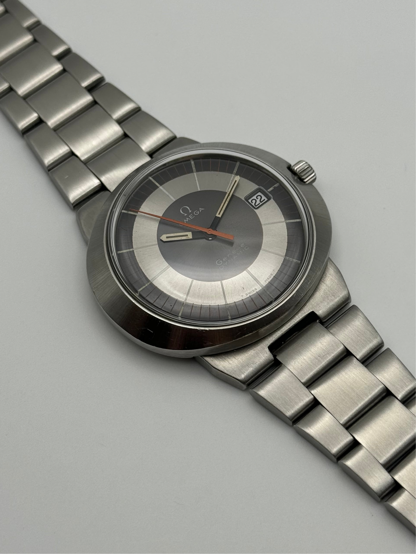 Omega Geneve Dynamic Manual Wind 135.033 - Rare Dial