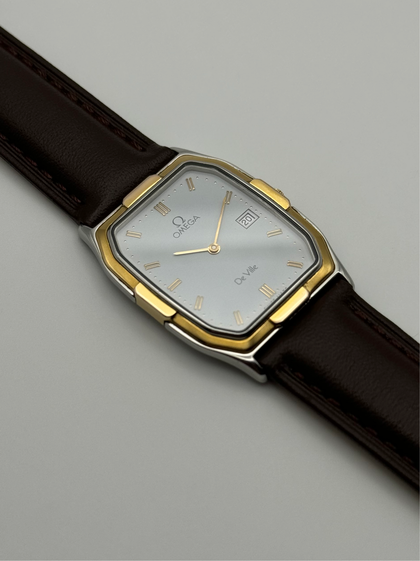 Omega De Ville Tank Quartz Date 196.0310