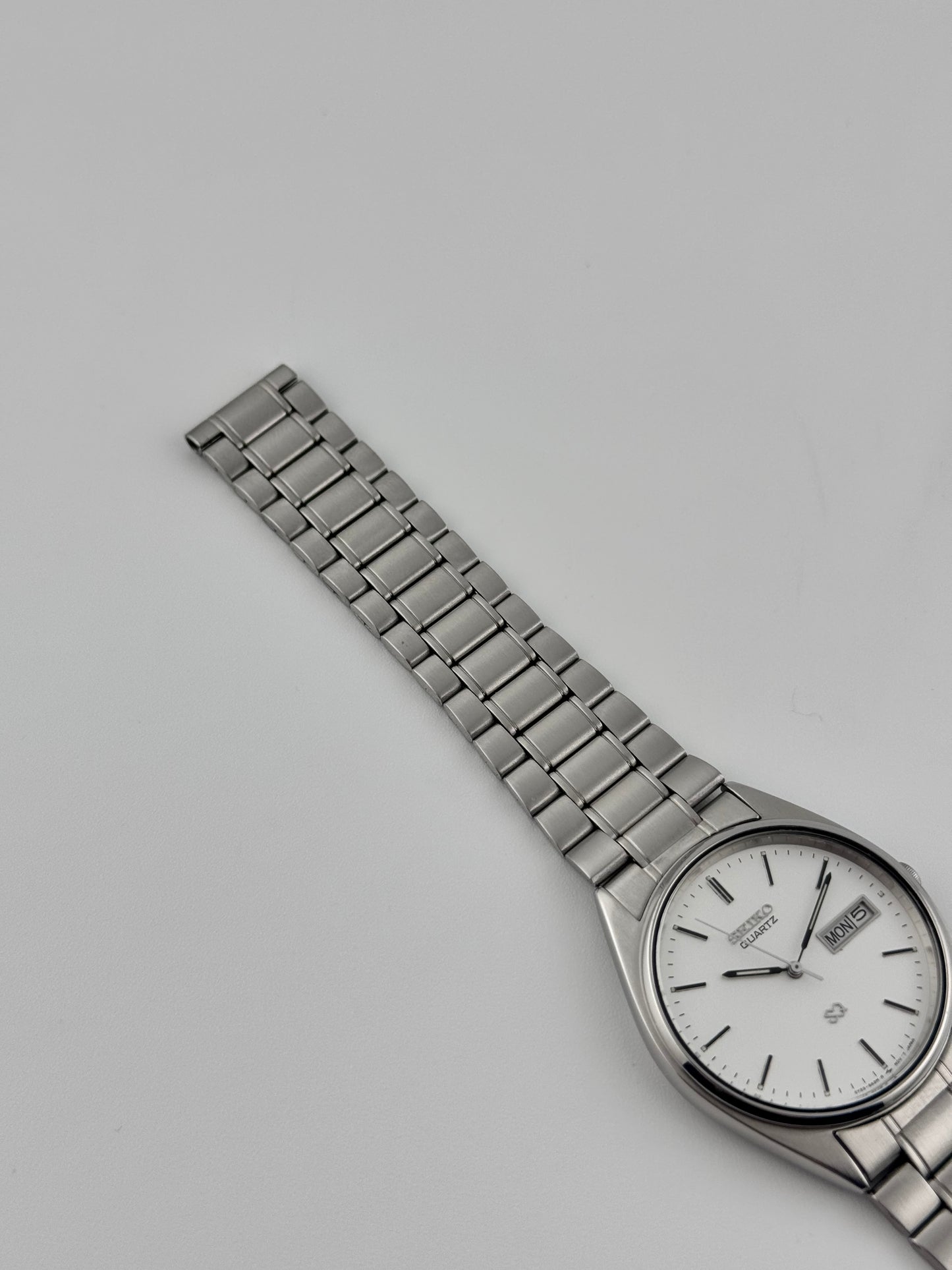 Seiko SQ Quartz Date - 5Y23-8A11