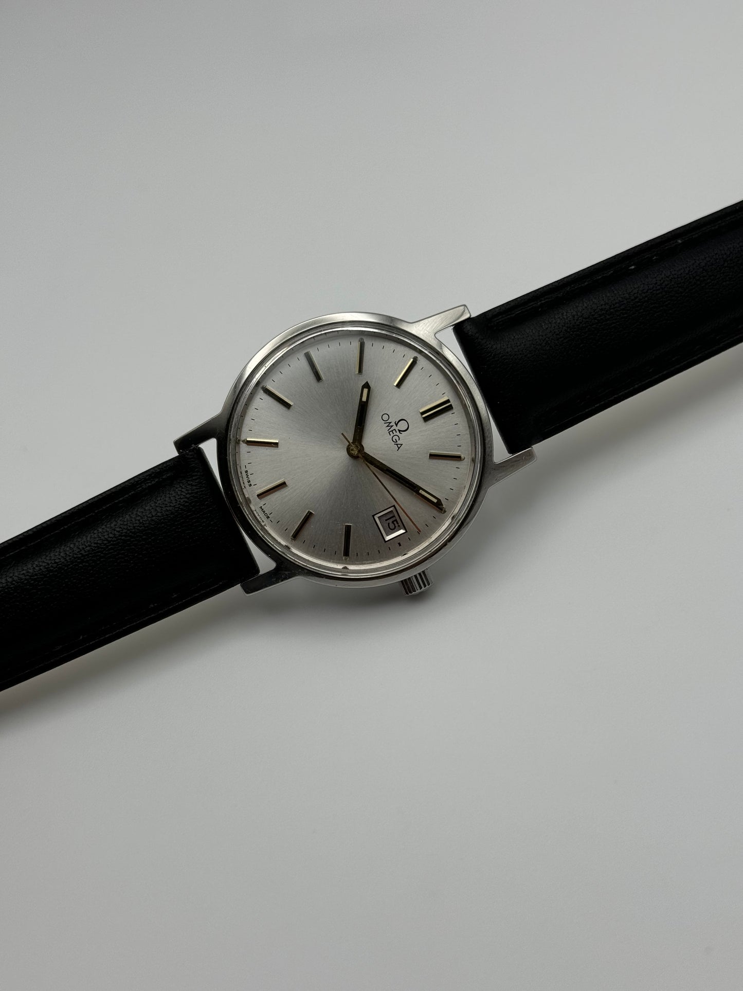 Omega Geneve Date Manual Wind 136.0104 - Box and Papers