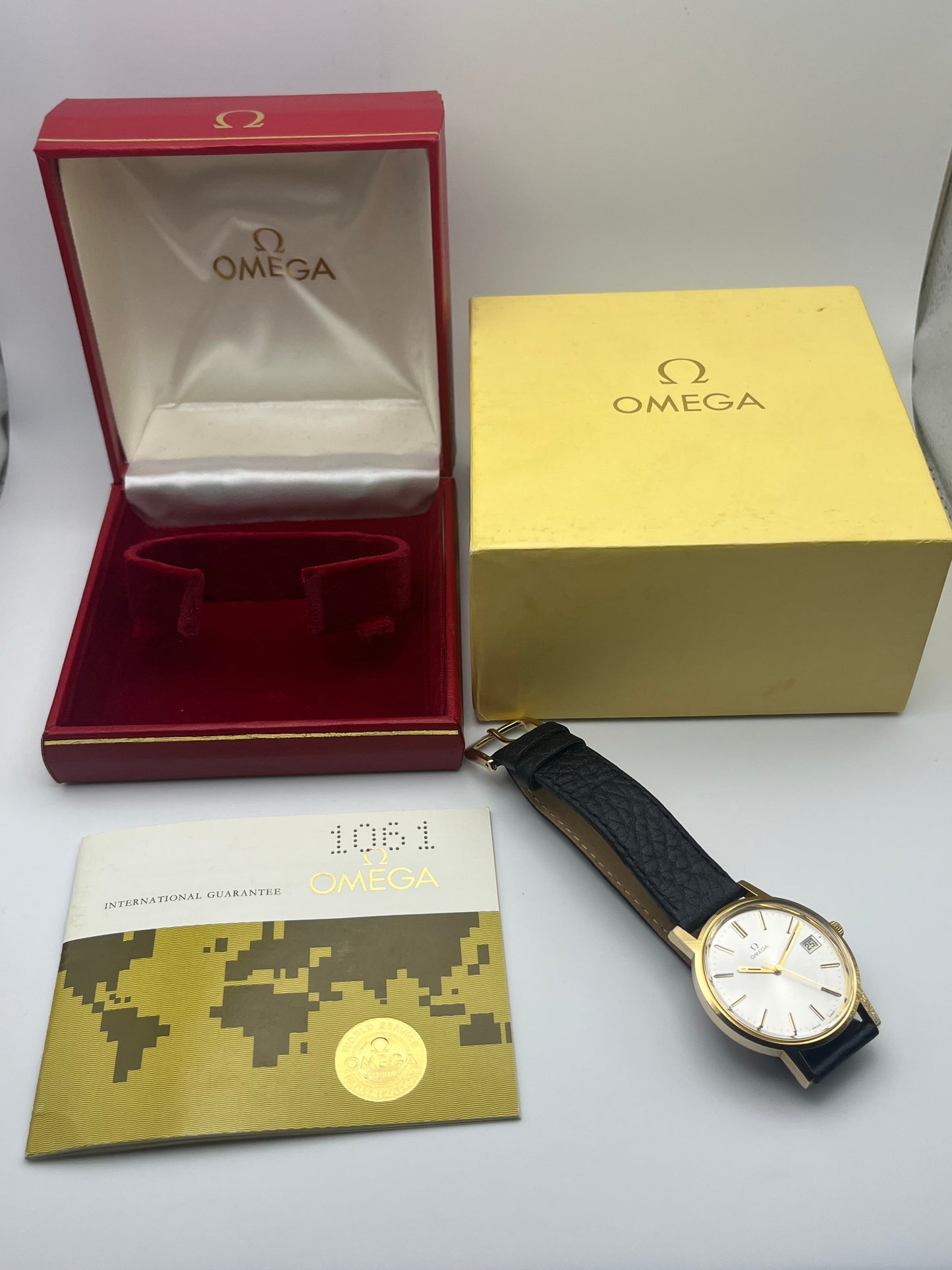 Omega Geneve Date Manual Wind 136.0104 - Box and Papers