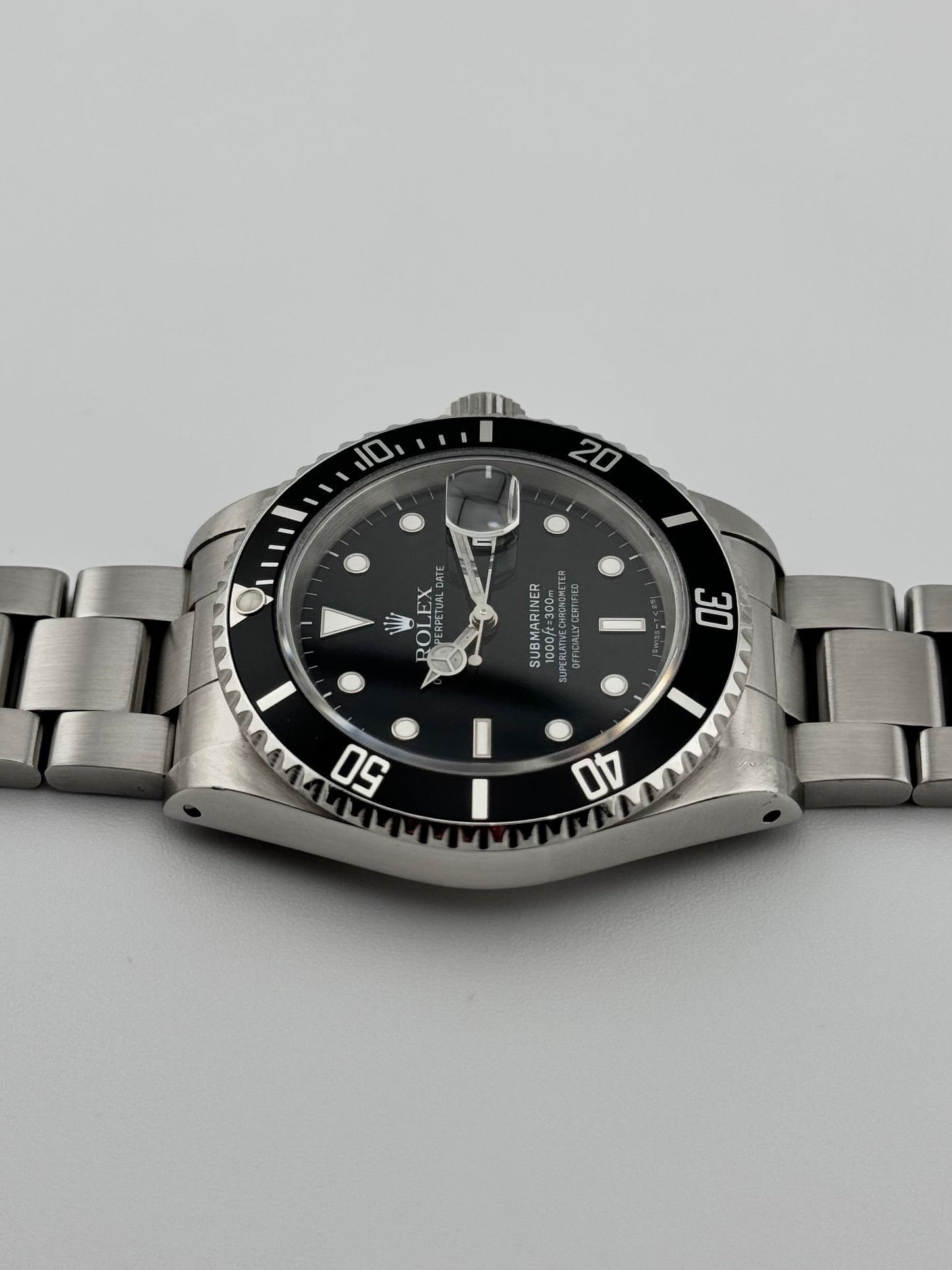 Rolex Oyster Perpetual Submariner Date - 16610 - Box and Papers