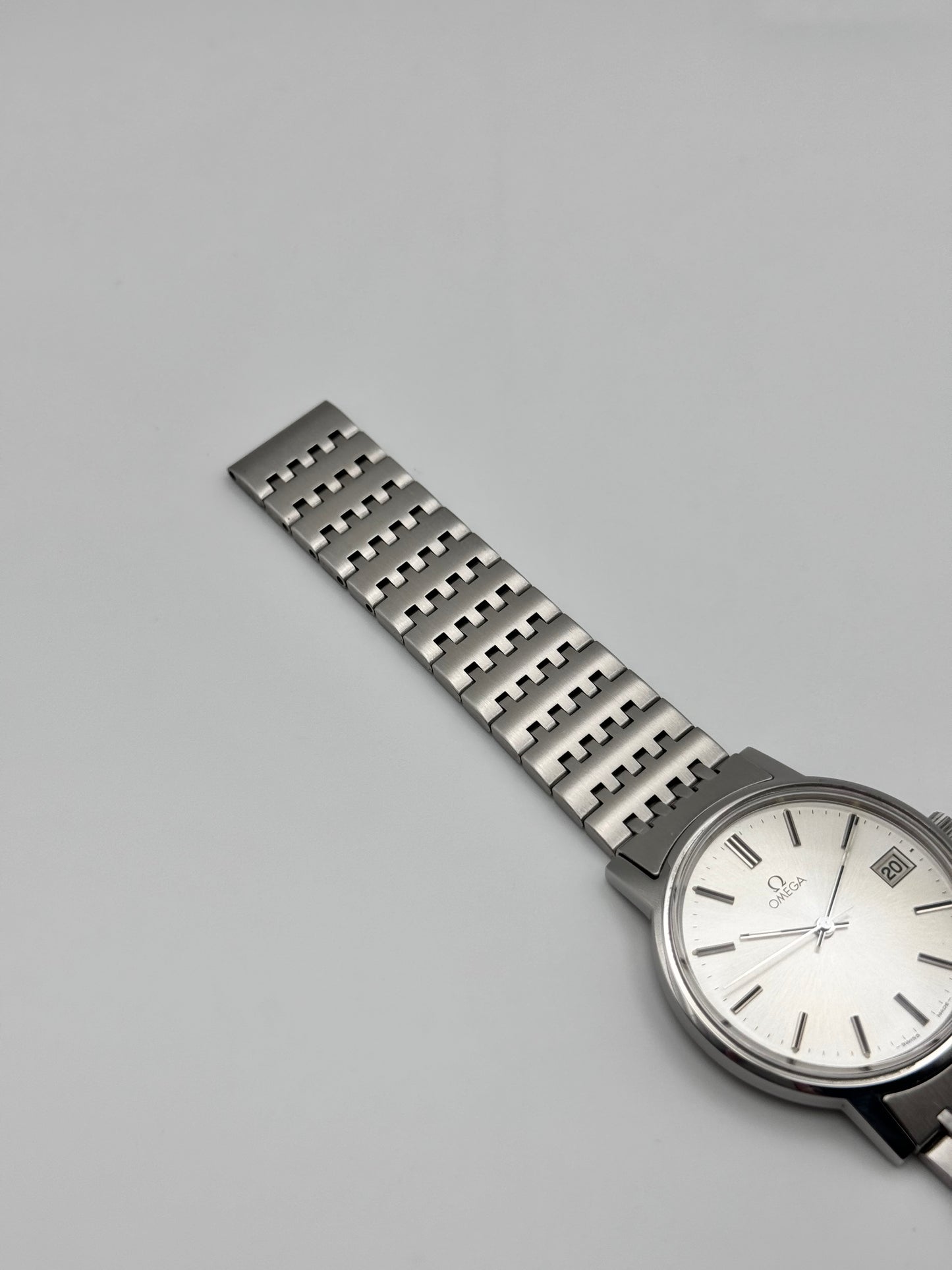 Omega Date Manual Wind 136.0104 - Original Bracelet