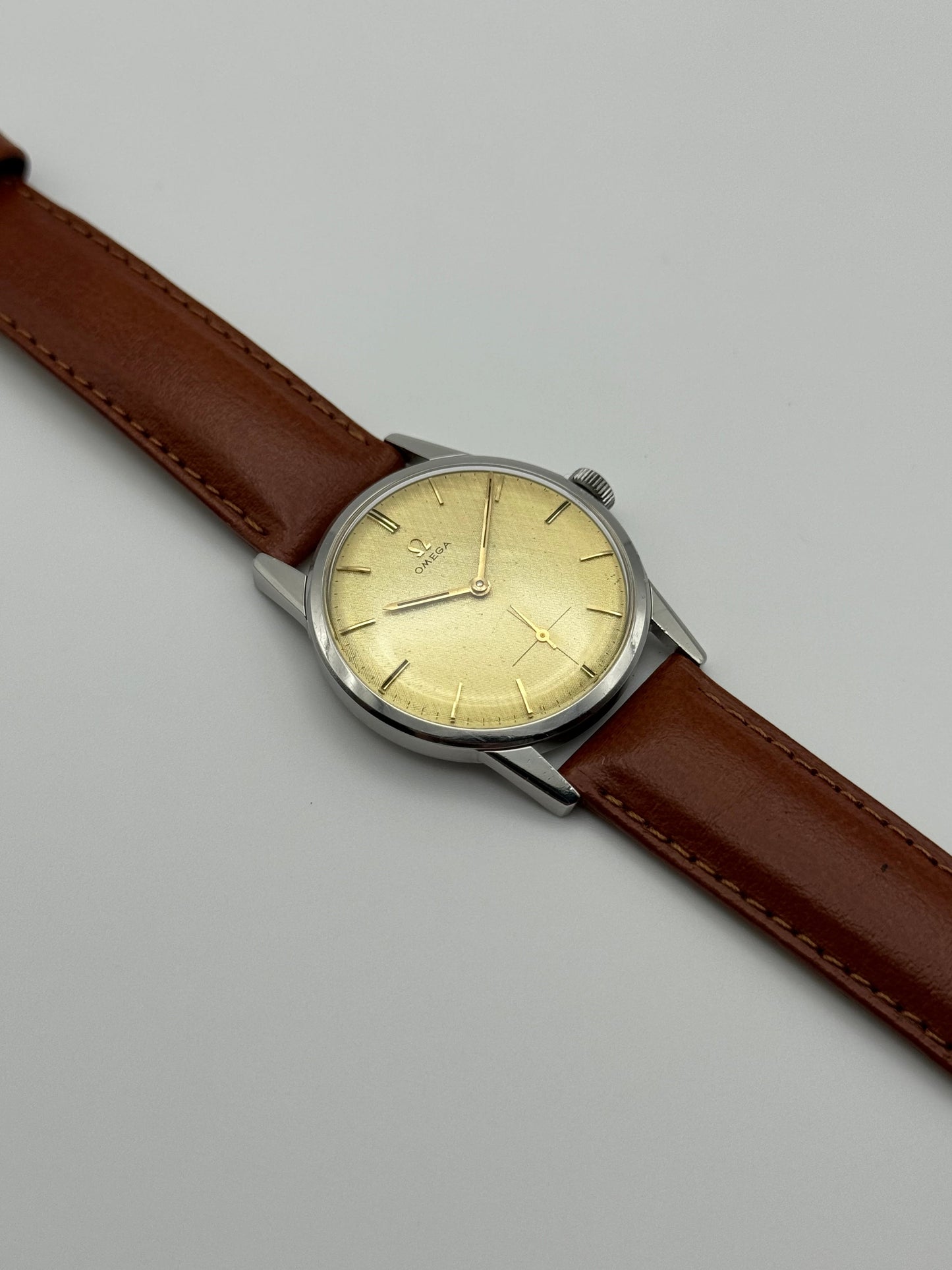 Omega Small Seconds Manual Wind 121.001 - Extremely rare linen dial!