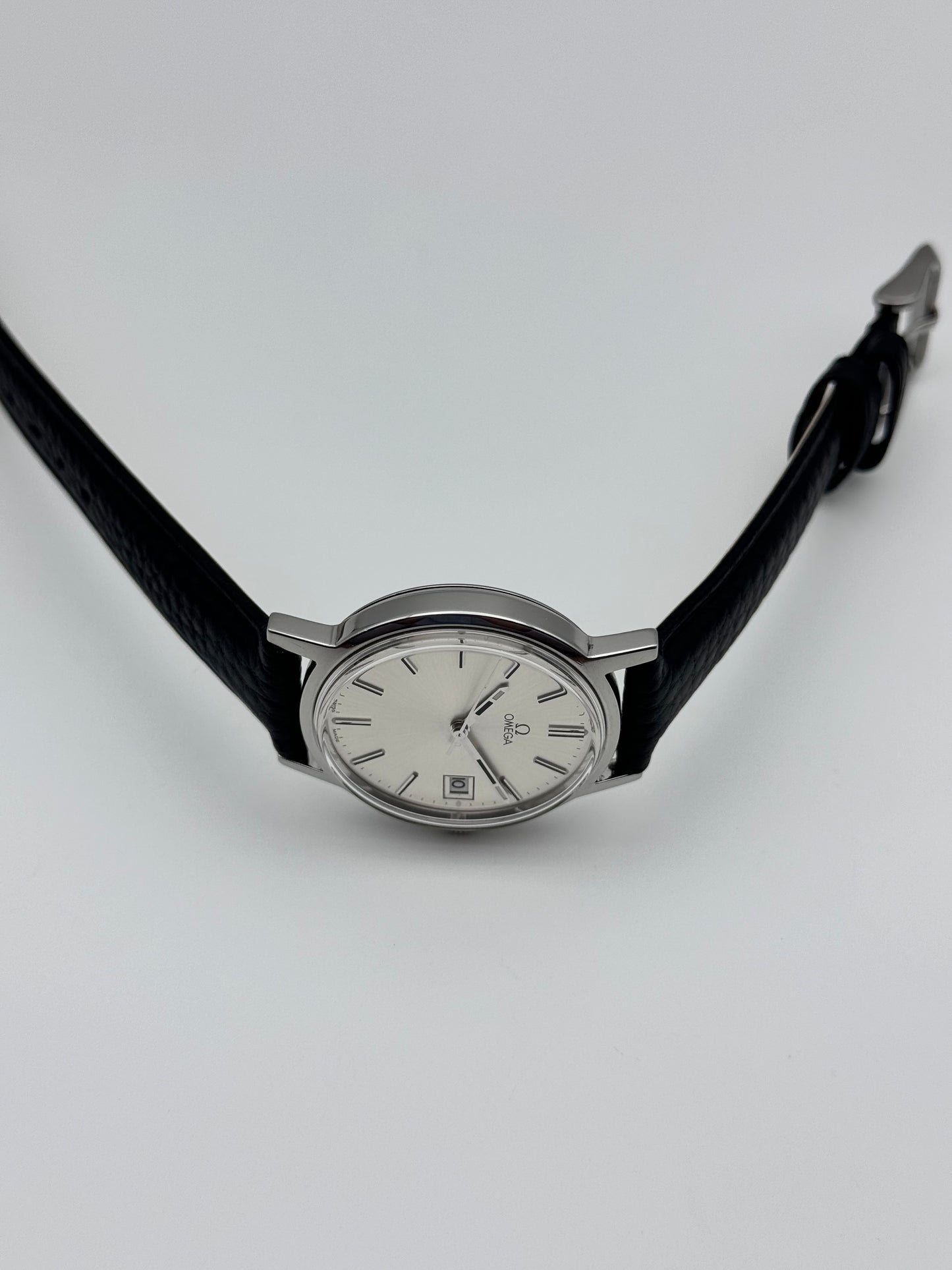 Omega Date Manual Wind - 136.0104