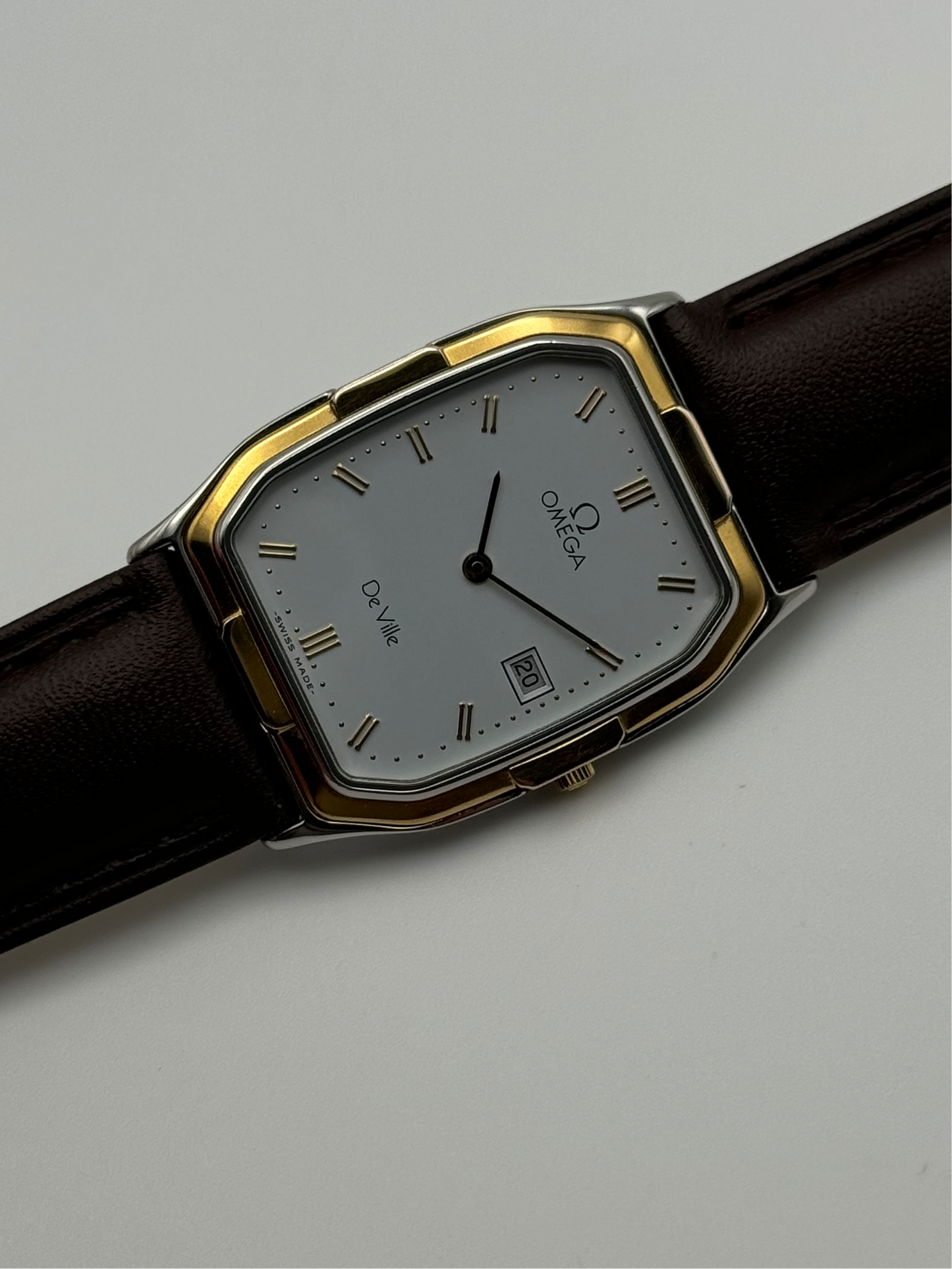 Omega De Ville Tank Quartz Date 196.0310