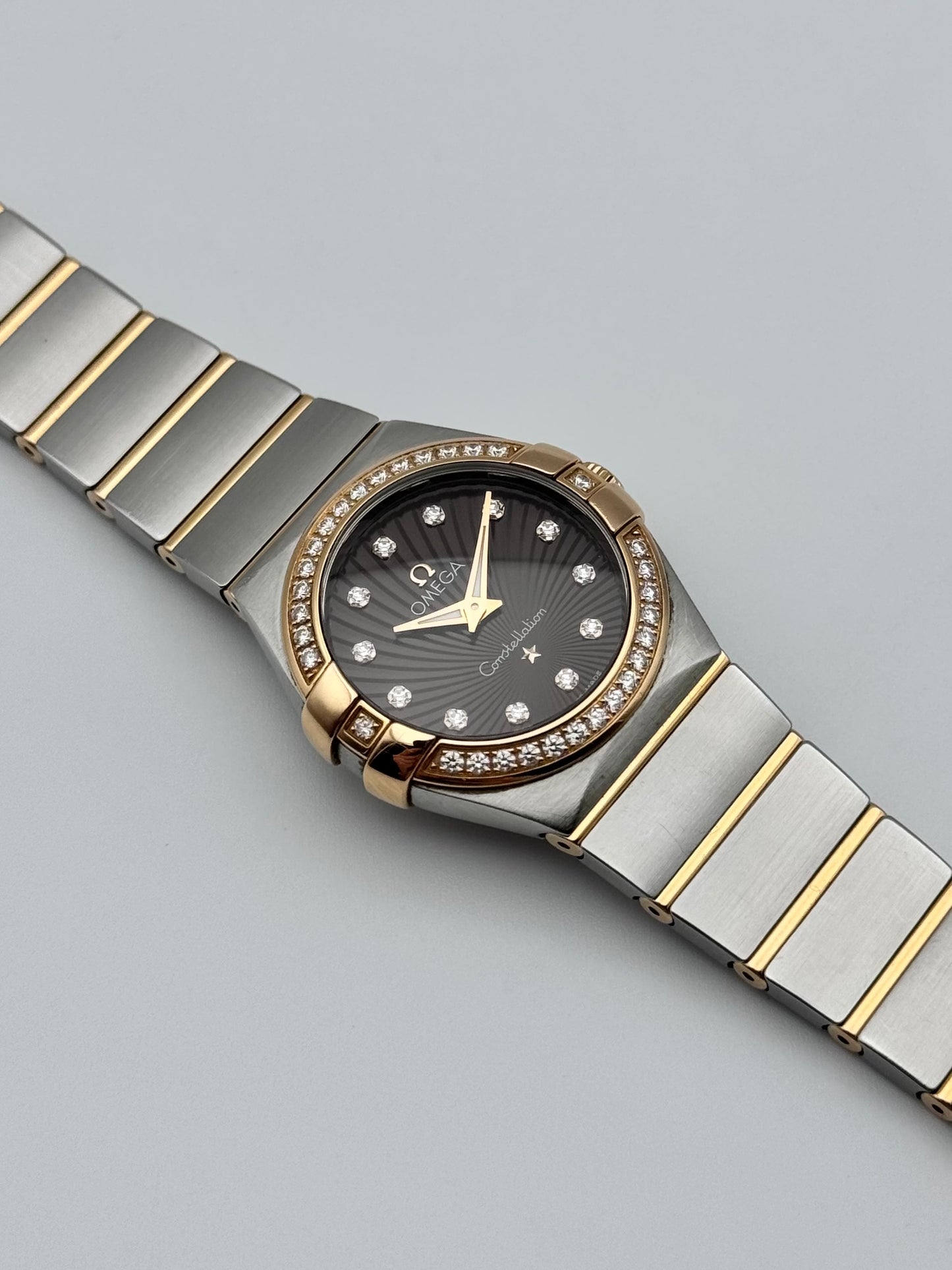 Omega Constellation Quartz - Ladies