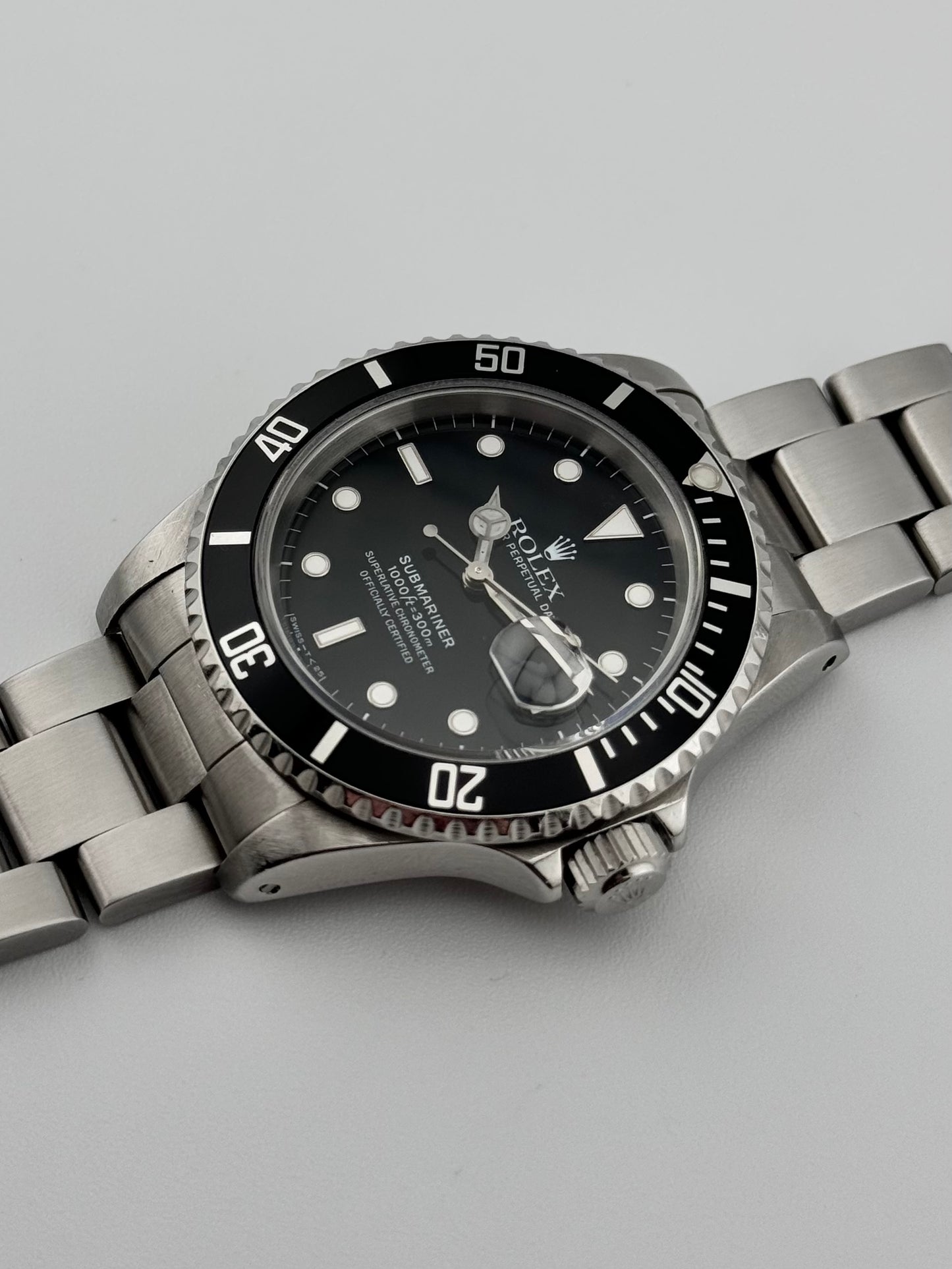 Rolex Oyster Perpetual Submariner Date - 16610 - Box and Papers