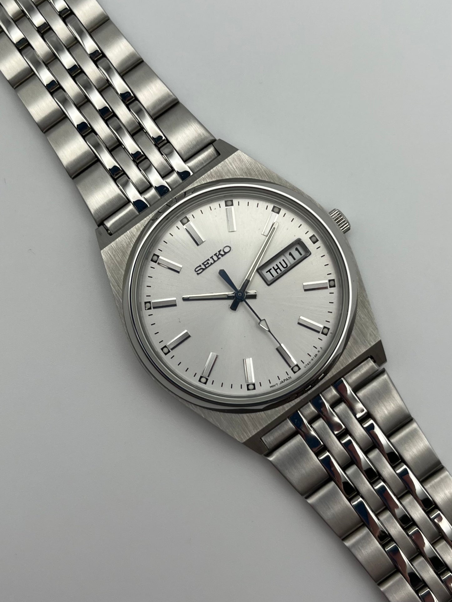 Seiko Quartz V743-9029