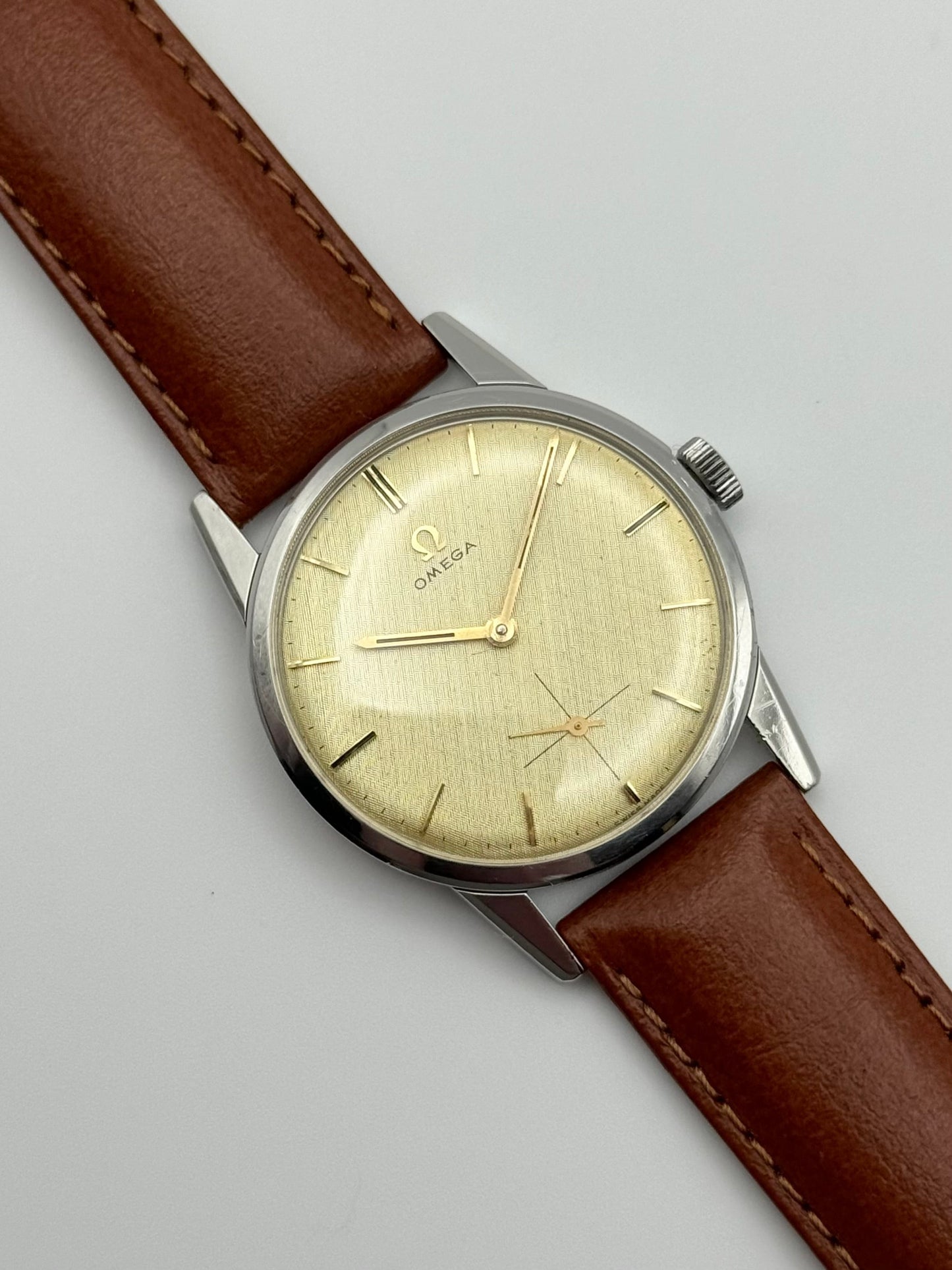 Omega Small Seconds Manual Wind 121.001 - Extremely rare linen dial!