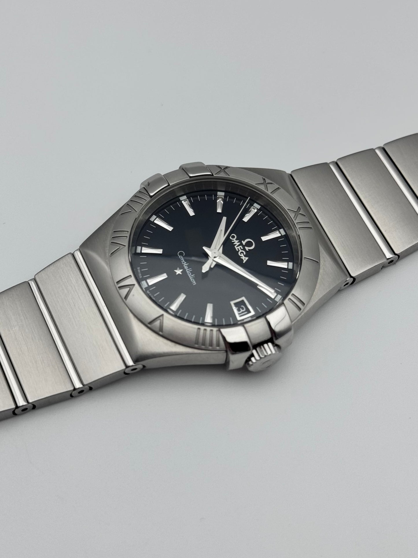 Omega Constellation Quartz Date - Box and Papers