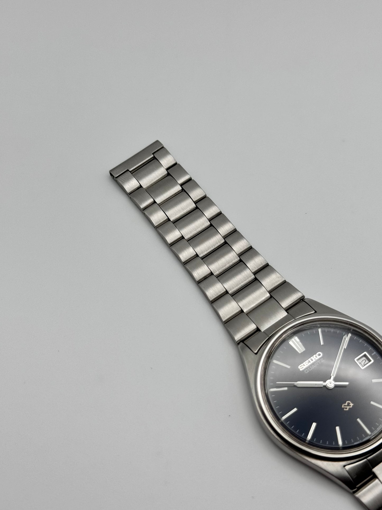 Seiko SQ Quartz Date 5Y22-8020