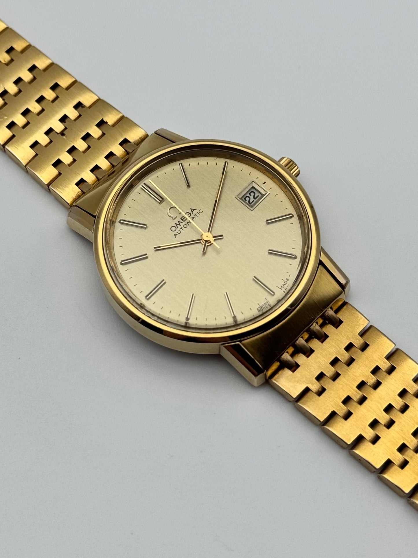 Omega Automatic Date 166.0202 - Box and papers