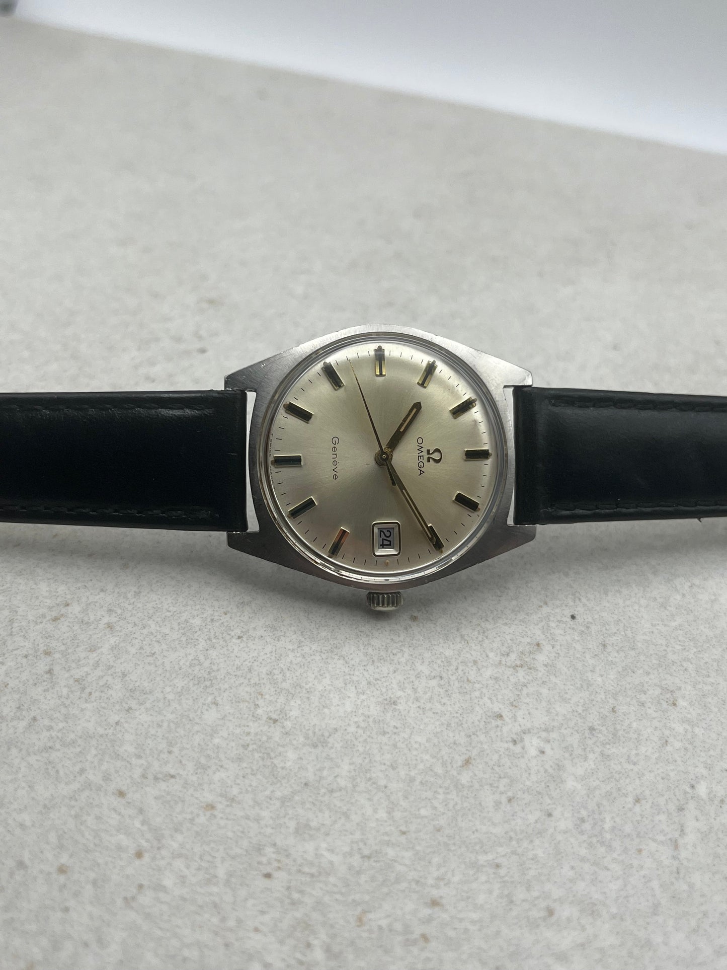 Omega Geneve Date Manual Wind 136.041