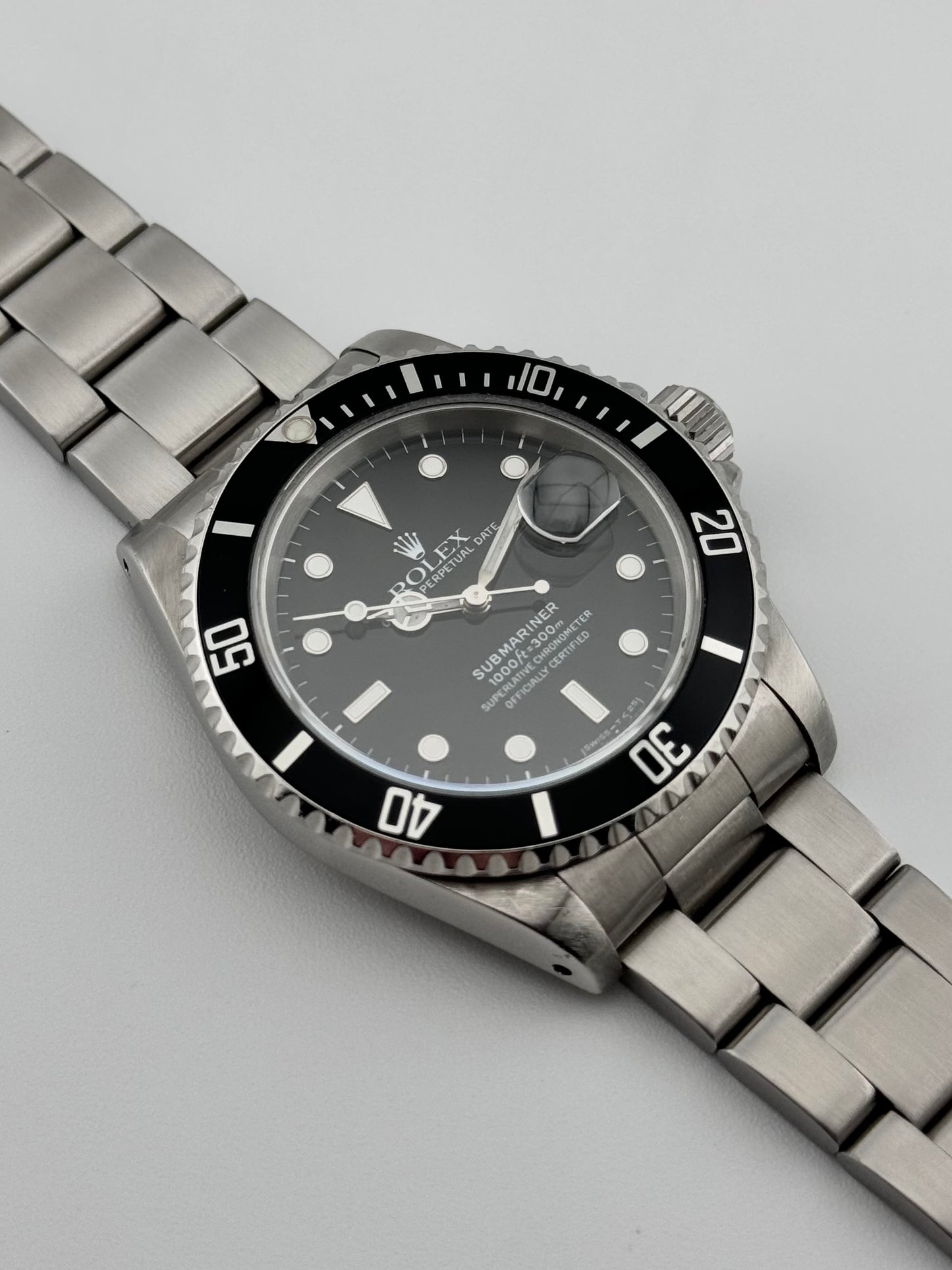 Rolex Oyster Perpetual Submariner Date - 16610 - Box and Papers