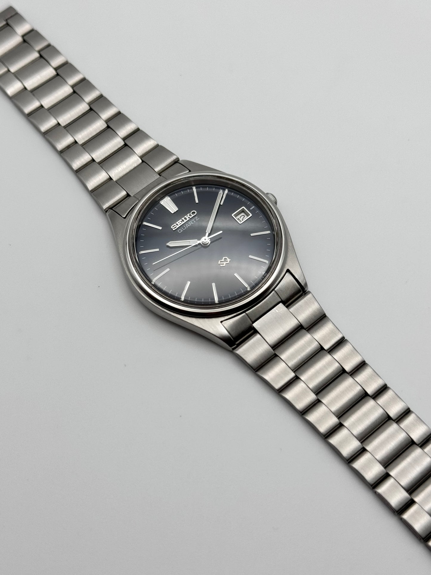 Seiko SQ Quartz Date 5Y22-8020