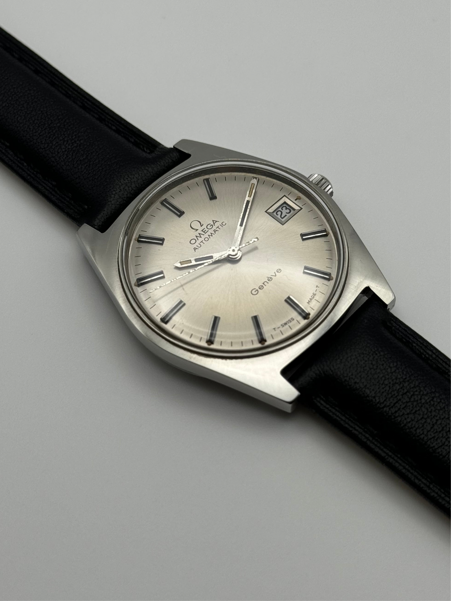 Omega Geneve Date Automatic 166.041 - Box and Papers