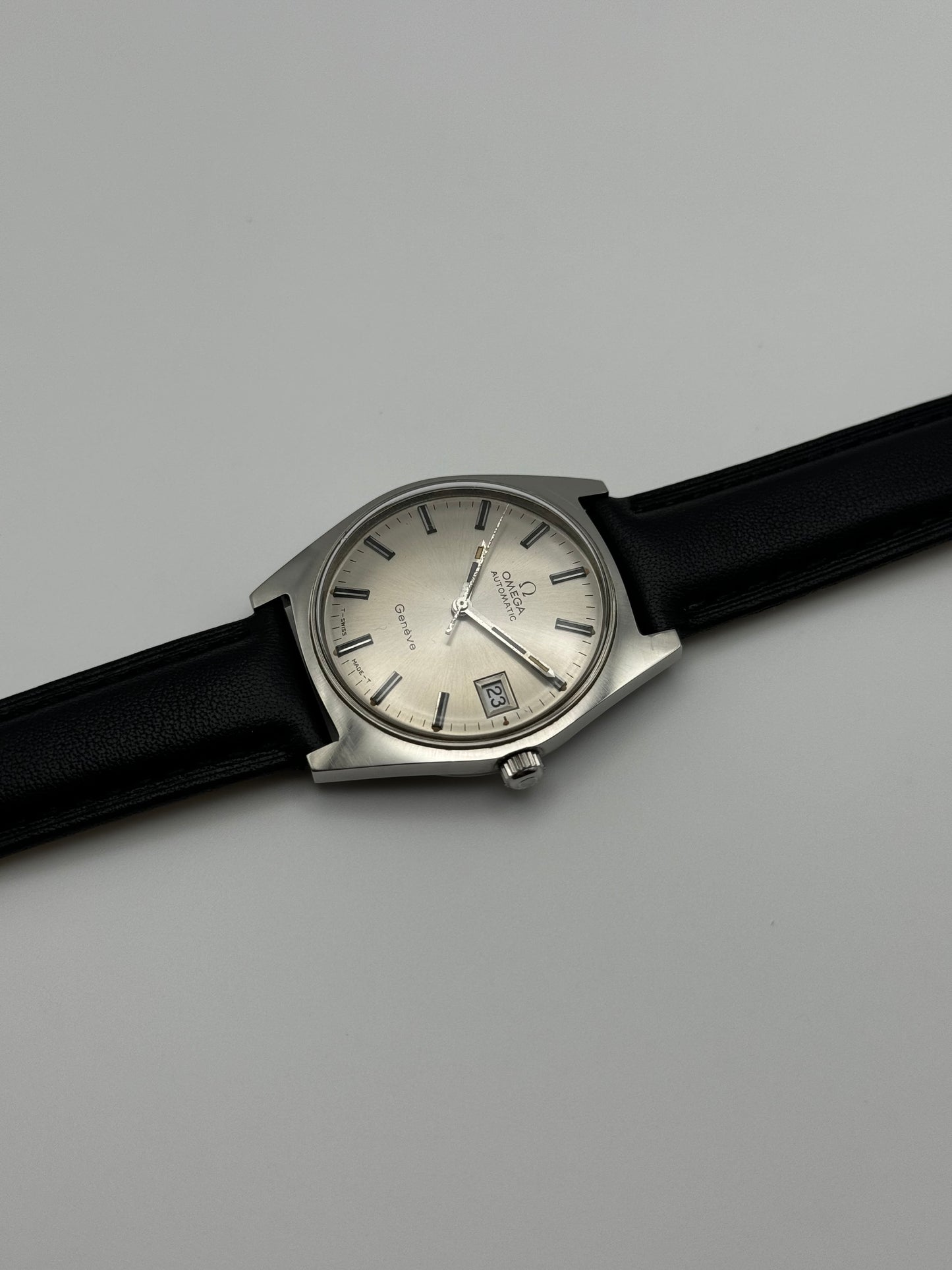 Omega Geneve Date Automatic 166.041 - Box and Papers