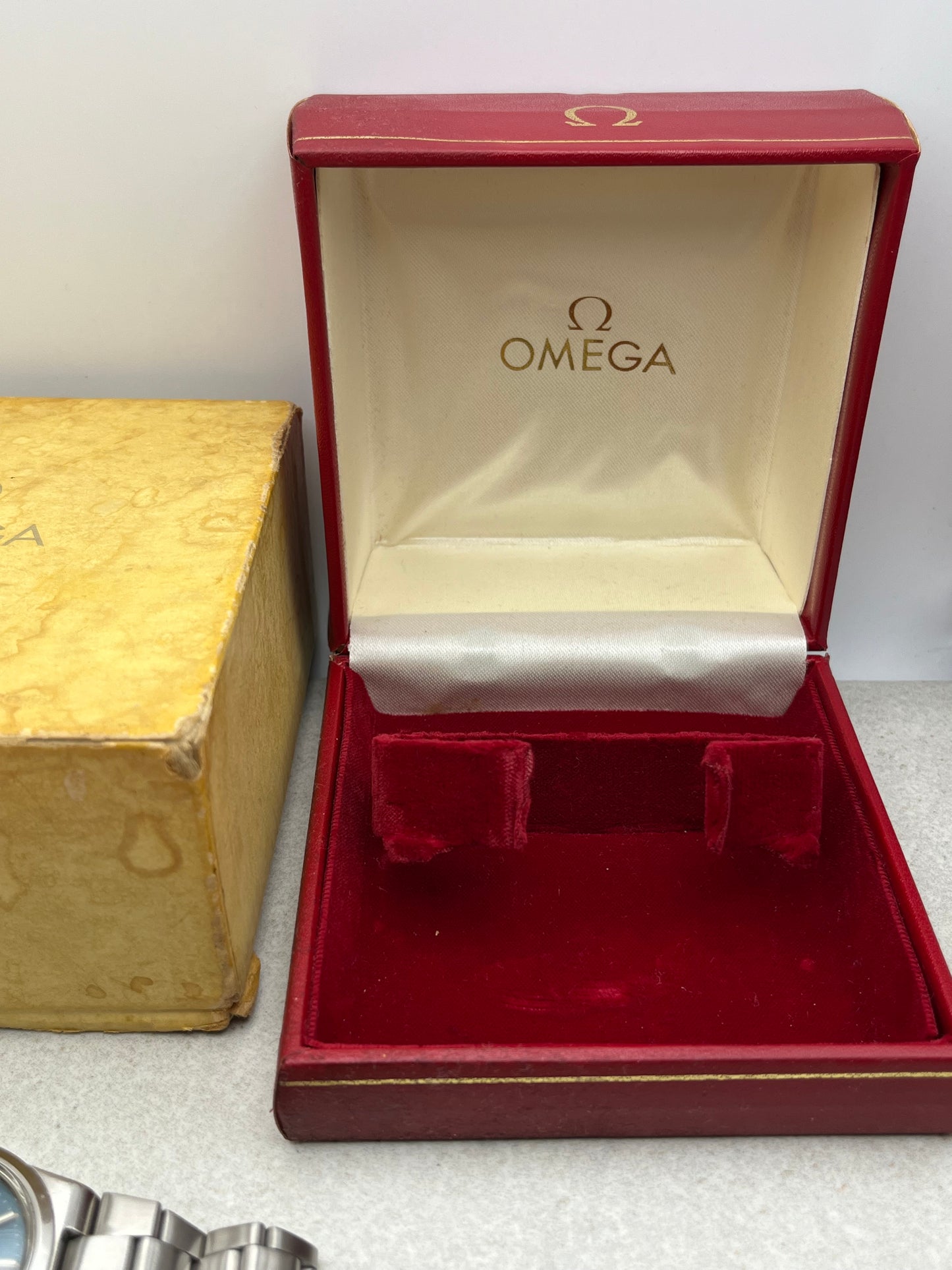 Omega Geneve Date Manual 136.0103 Full Set box and papers