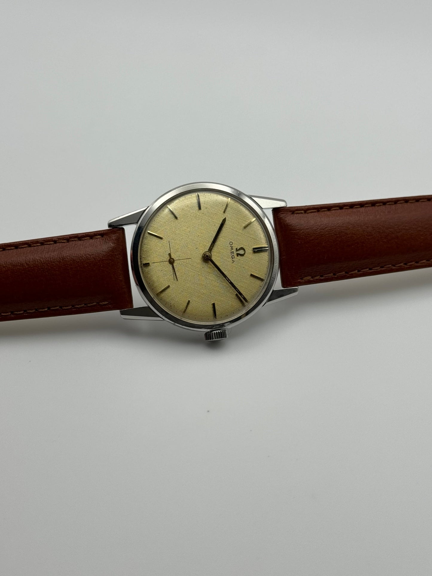 Omega Small Seconds Manual Wind 121.001 - Extremely rare linen dial!