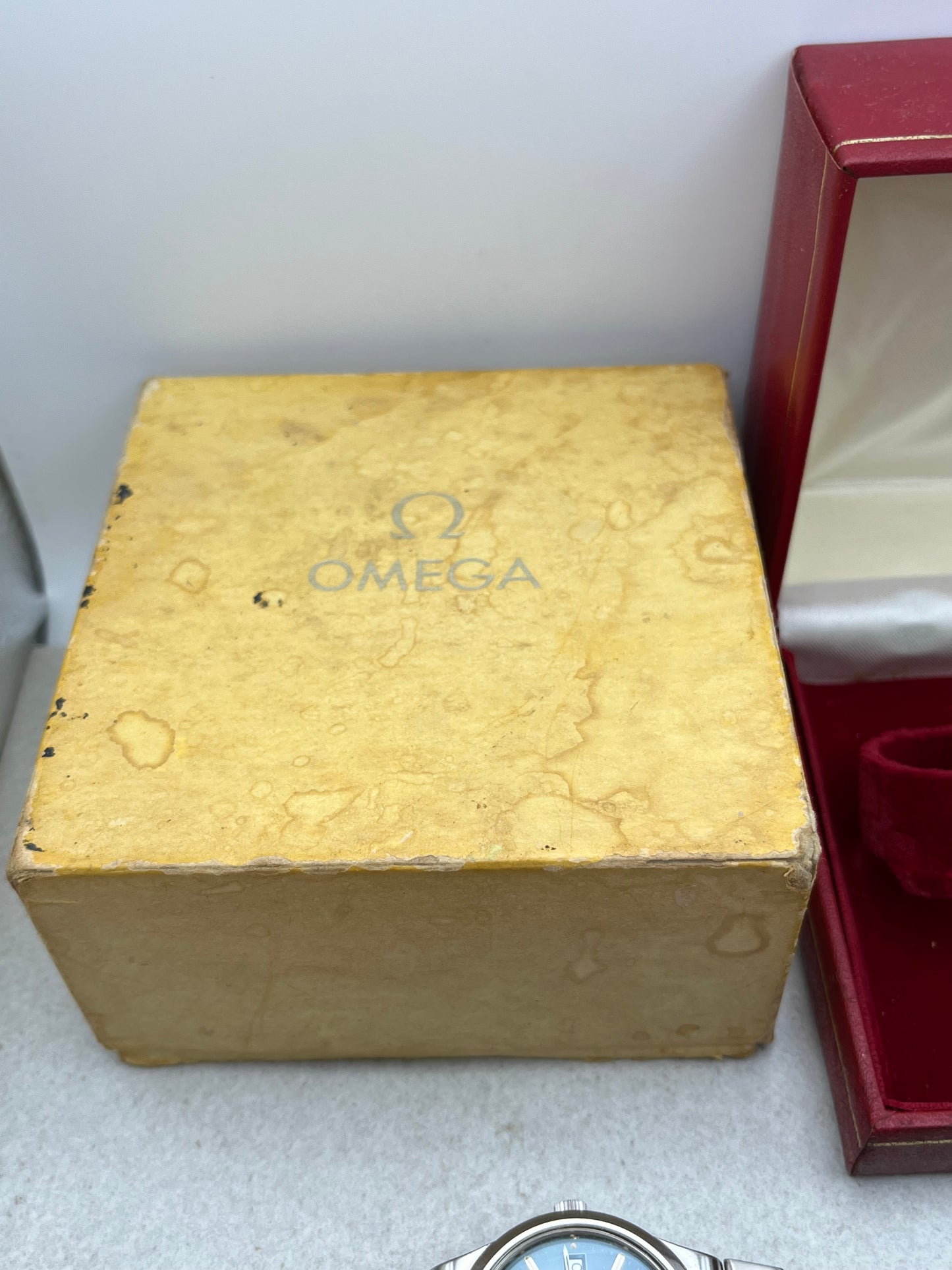 Omega Geneve Date Manual 136.0103 Full Set box and papers