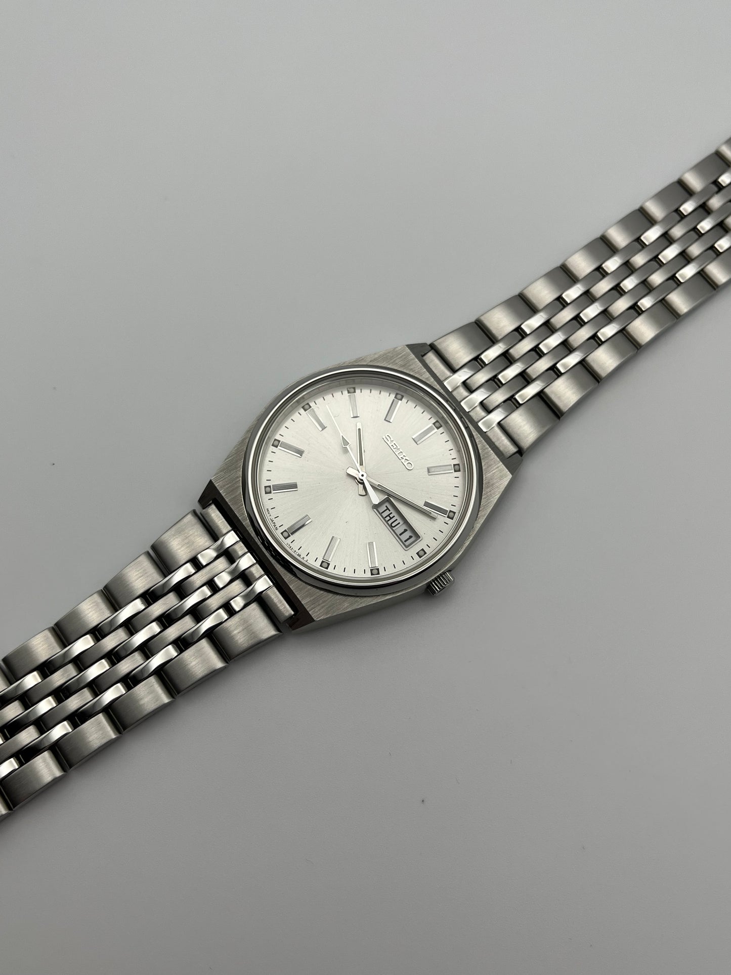 Seiko Quartz V743-9029