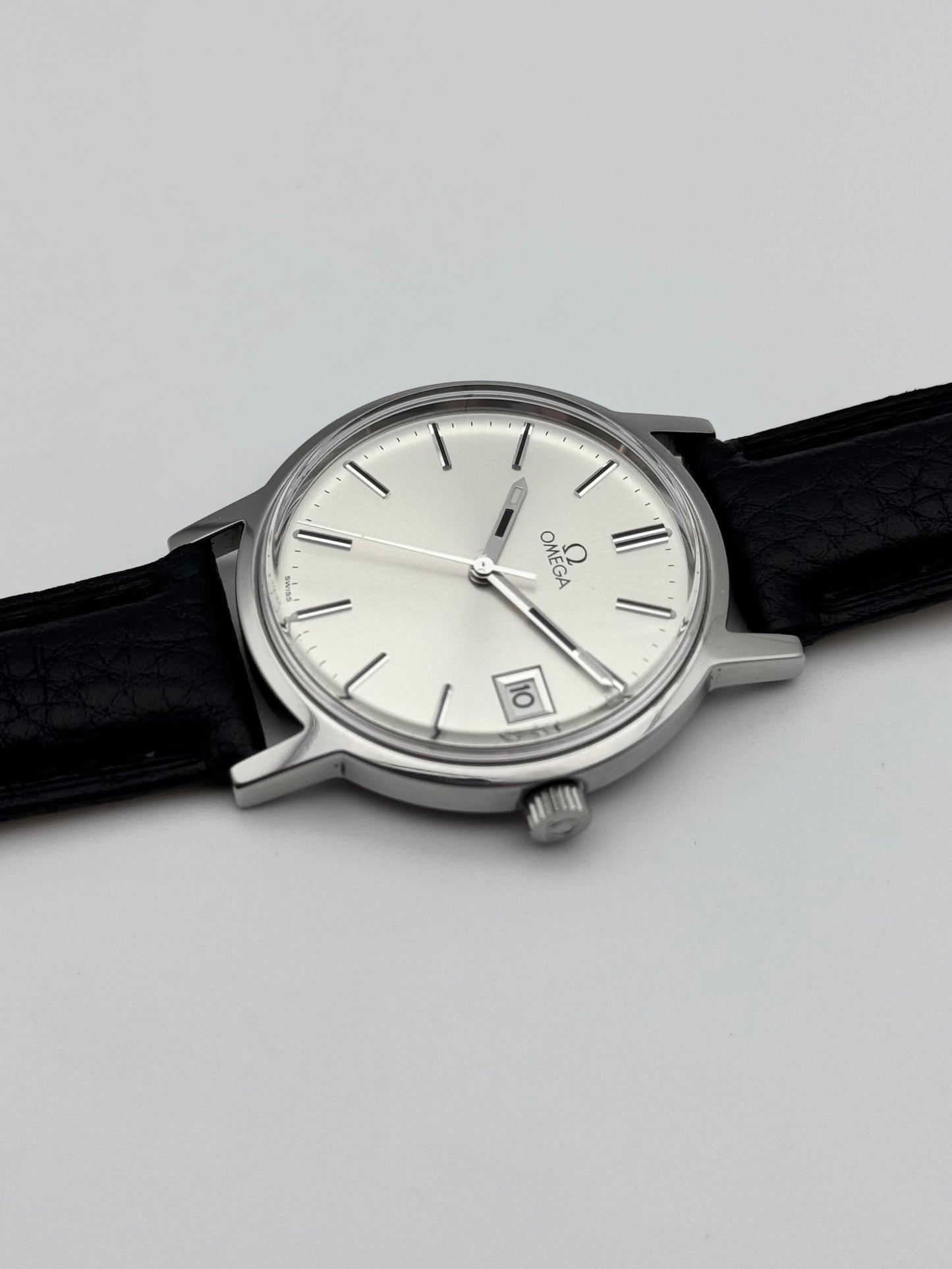 Omega Date Manual Wind - 136.0104