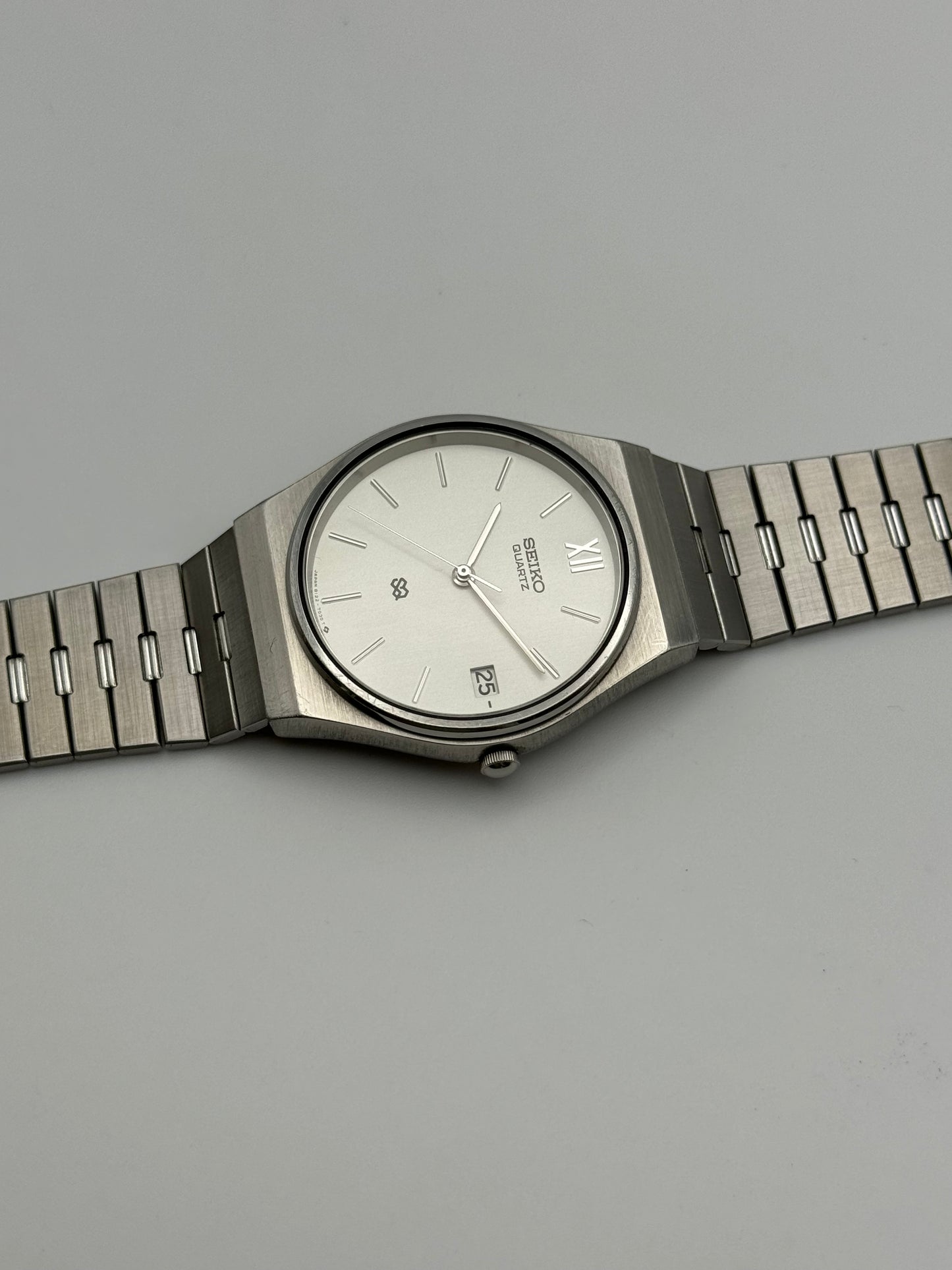 Seiko SQ Quartz Date 8122-7020