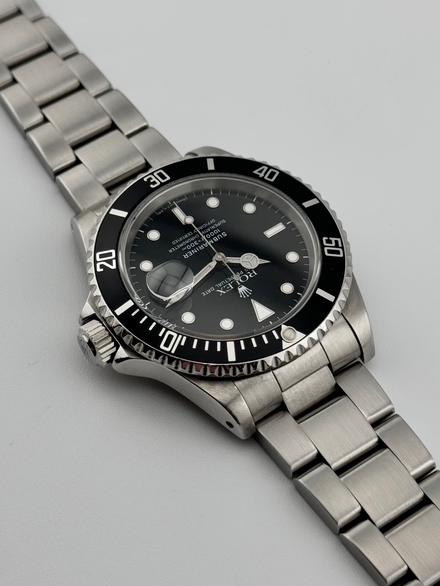 Rolex Oyster Perpetual Submariner Date - 16610 - Box and Papers