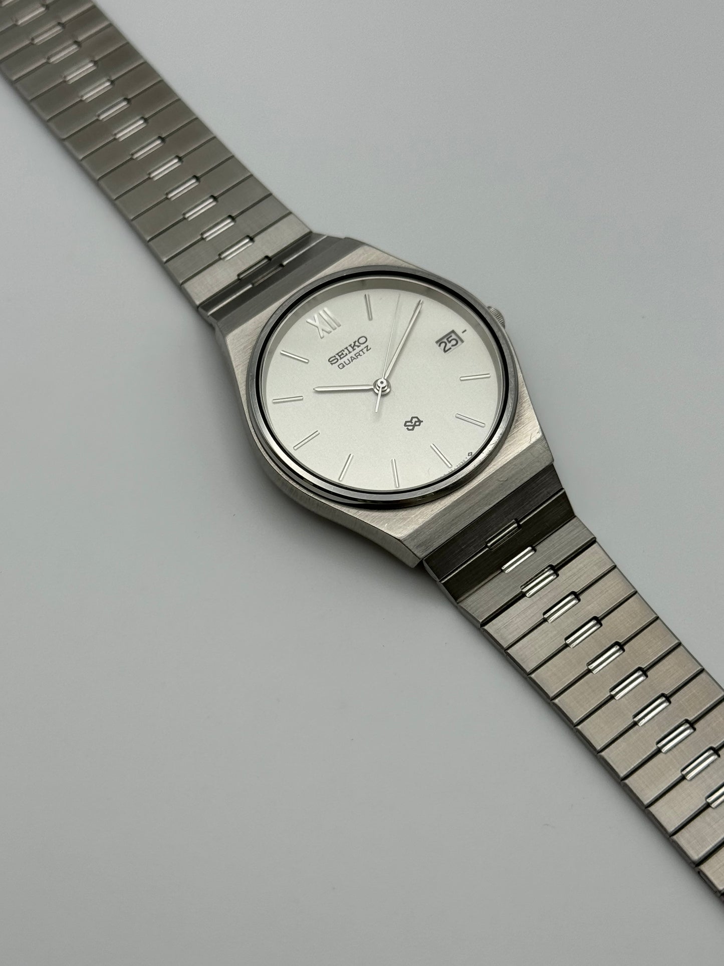 Seiko SQ Quartz Date 8122-7020