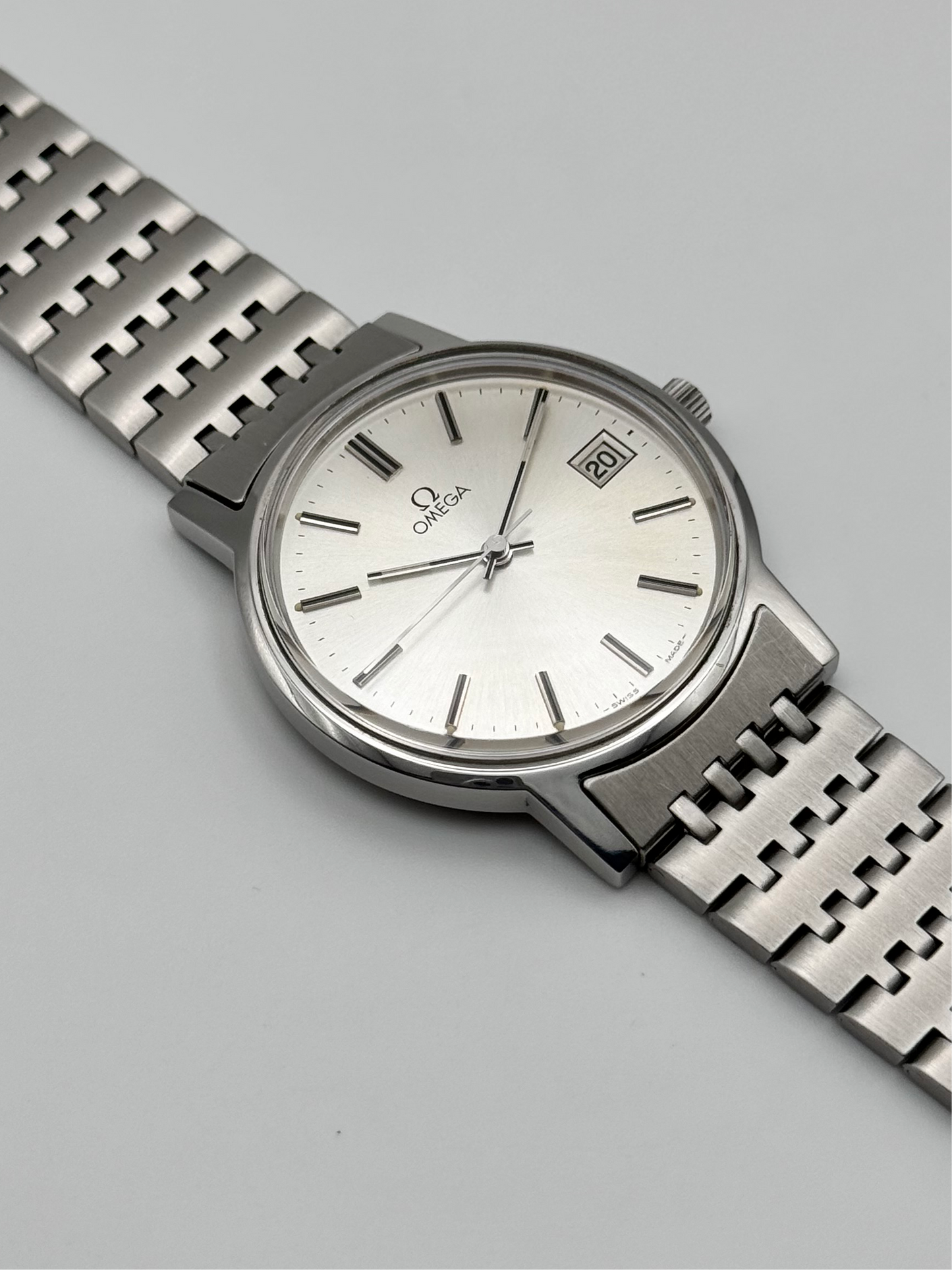 Omega Date Manual Wind 136.0104 - Original Bracelet