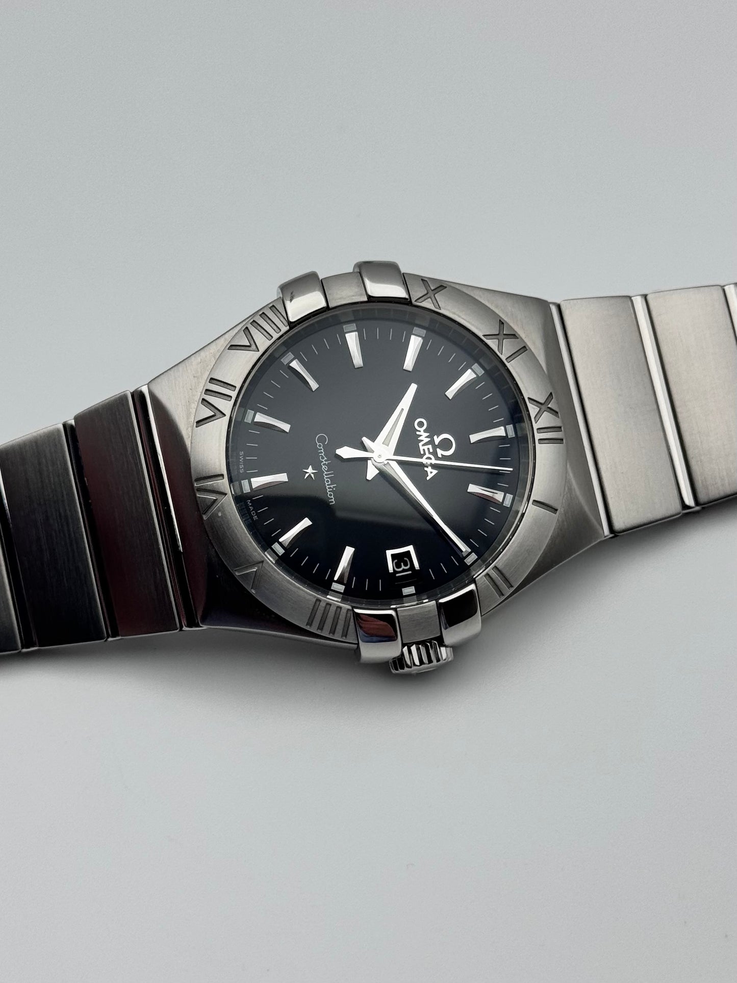 Omega Constellation Quartz Date - Box and Papers