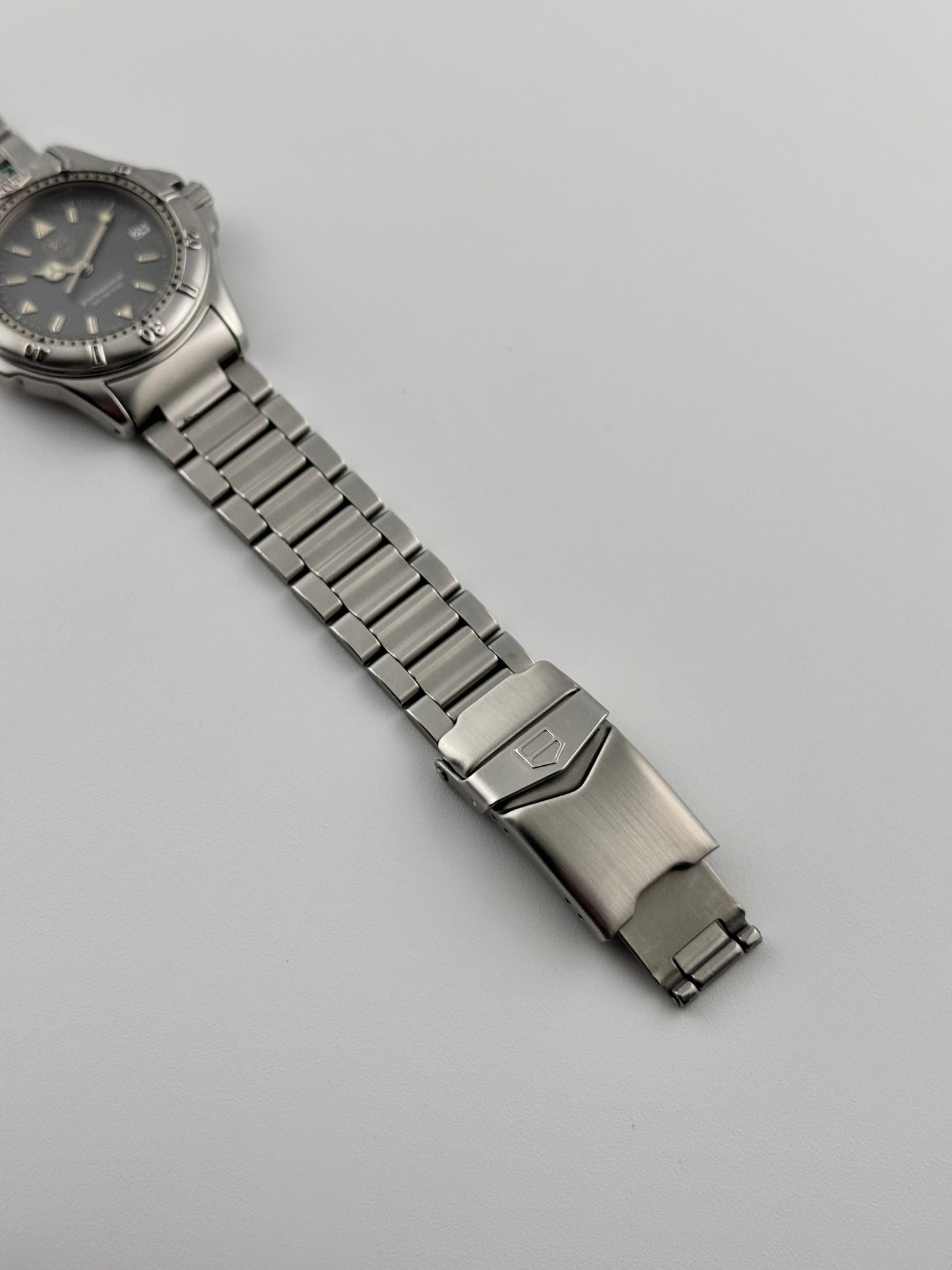 Tag Heuer Professional 200 Quartz Date - WF1211-K0