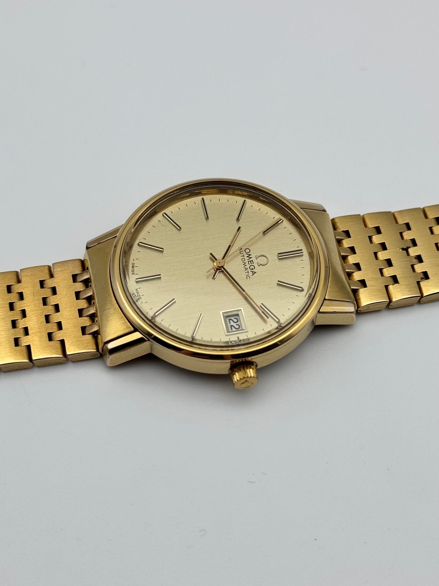 Omega Automatic Date 166.0202 - Box and papers