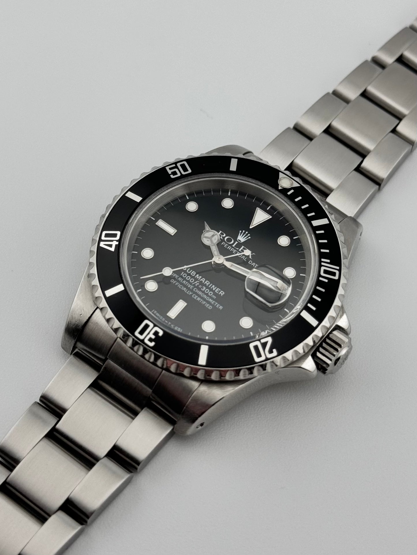 Rolex Oyster Perpetual Submariner Date - 16610 - Box and Papers