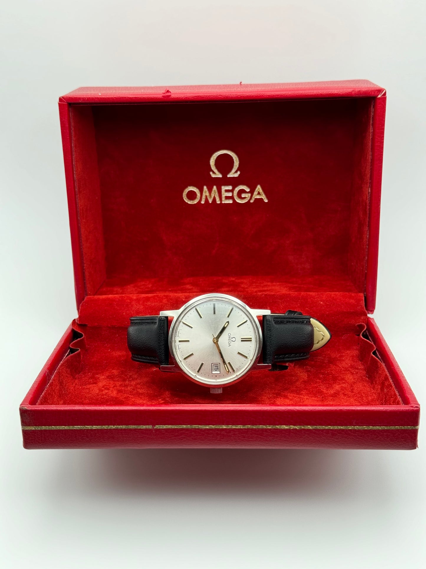 Omega Geneve Date Manual Wind 136.0104 - Box and Papers