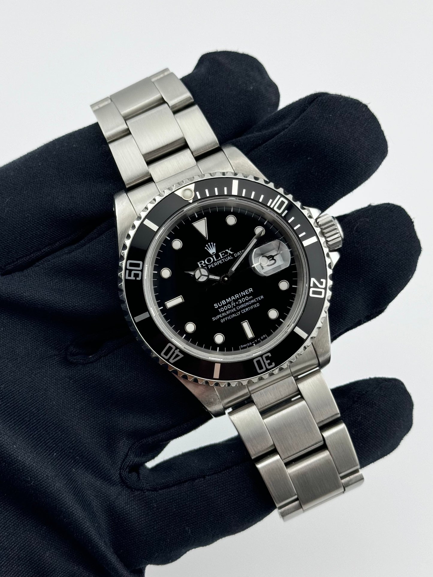 Rolex Oyster Perpetual Submariner Date - 16610 - Box and Papers