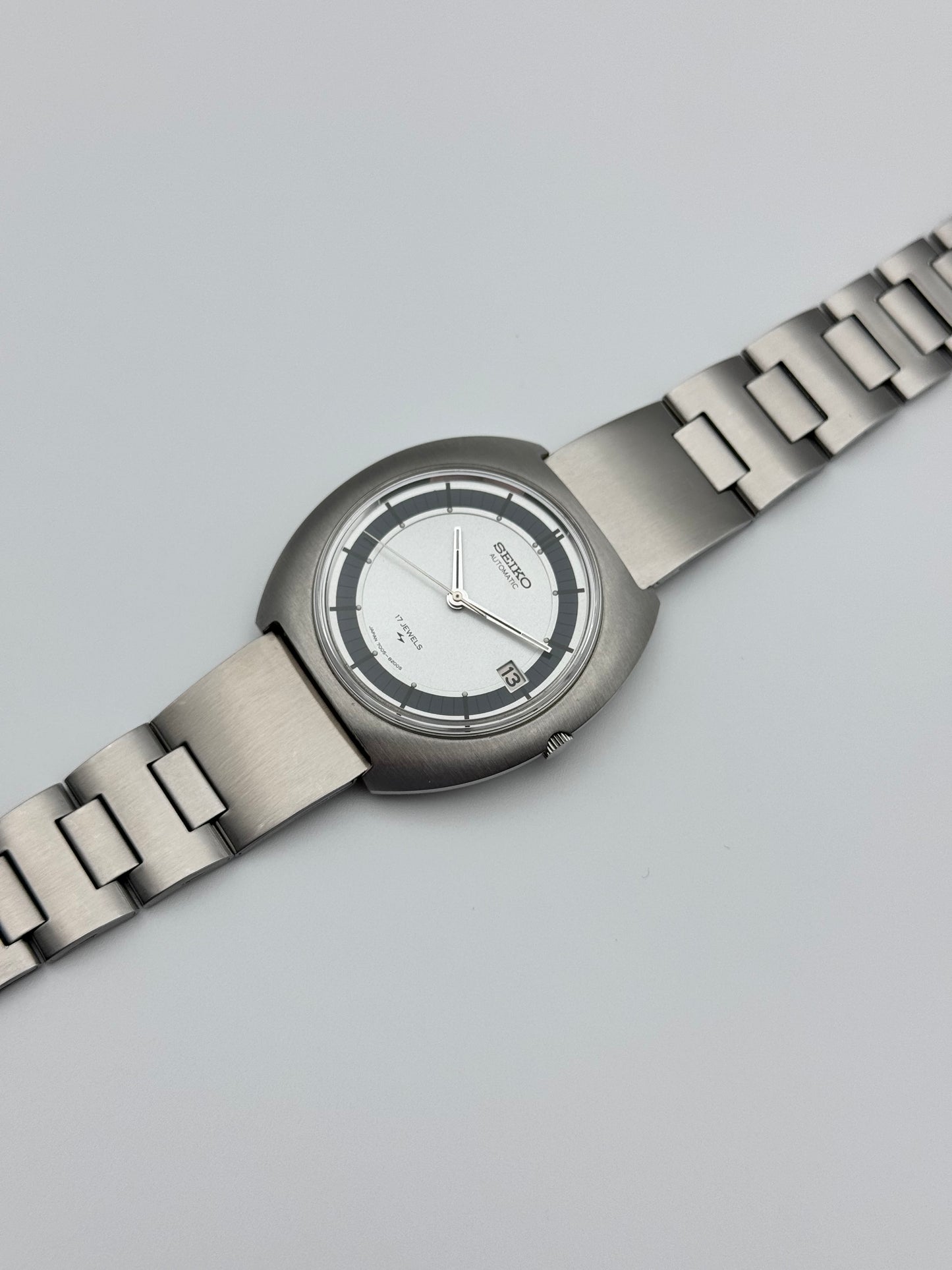 Seiko Automatic Date 17j - Near New Old Stock - 7005-8150