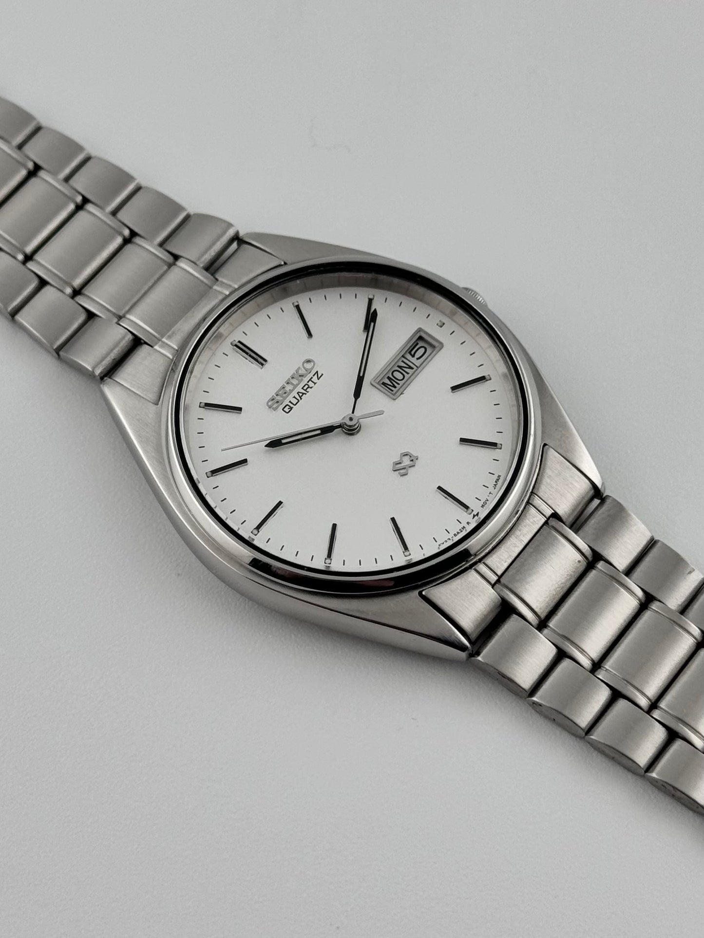 Seiko SQ Quartz Date - 5Y23-8A11