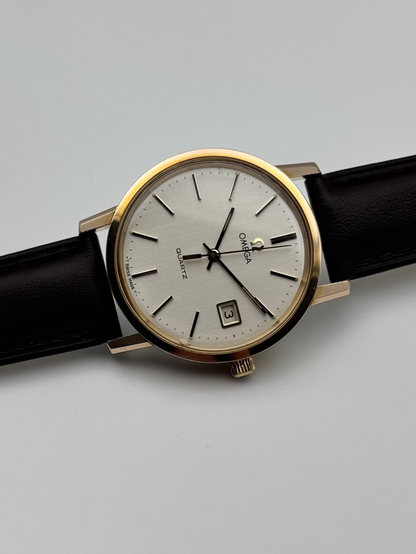 Omega Quartz Date - 196.0160