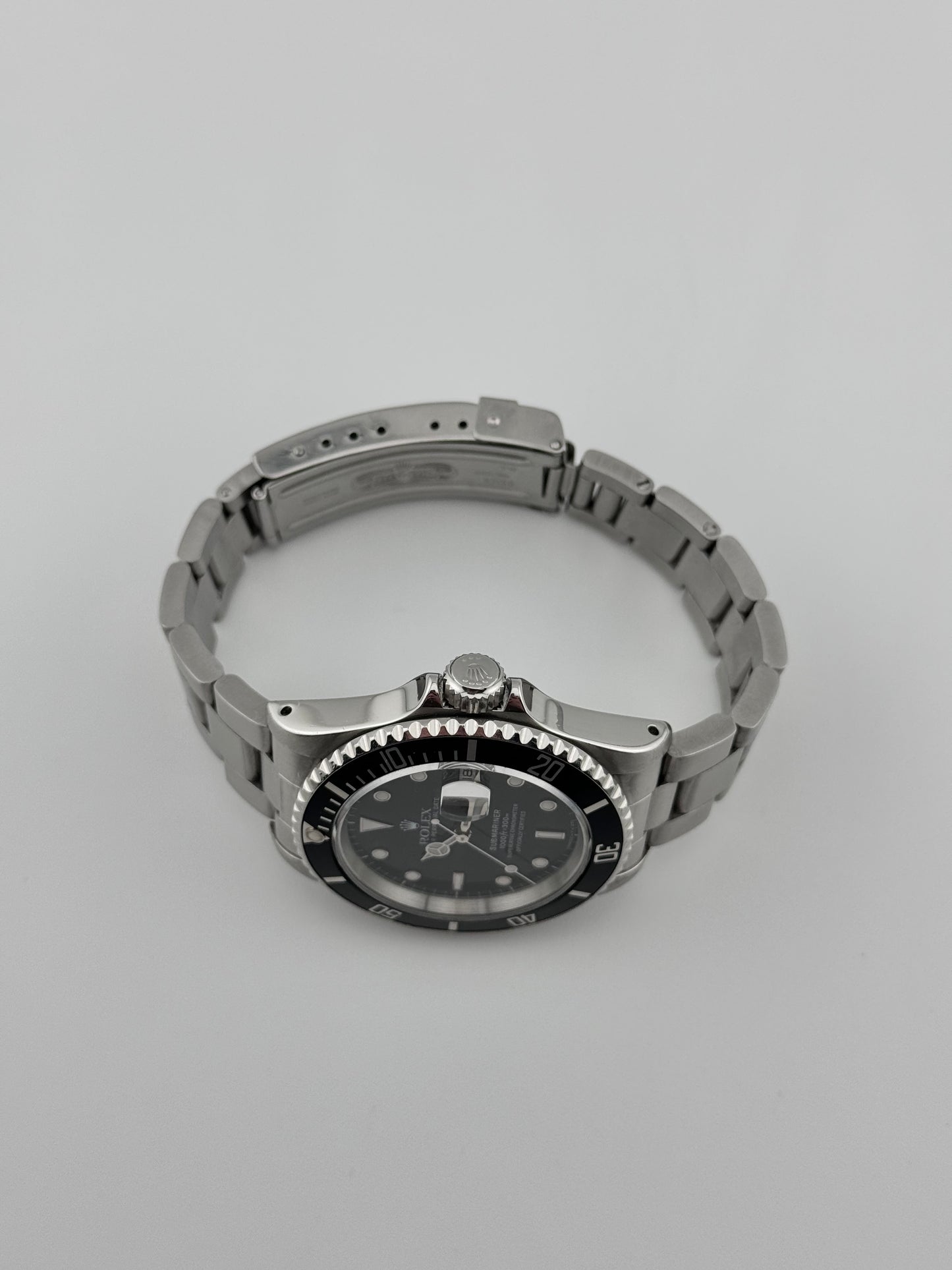 Rolex Oyster Perpetual Submariner Date - 16610 - Box and Papers