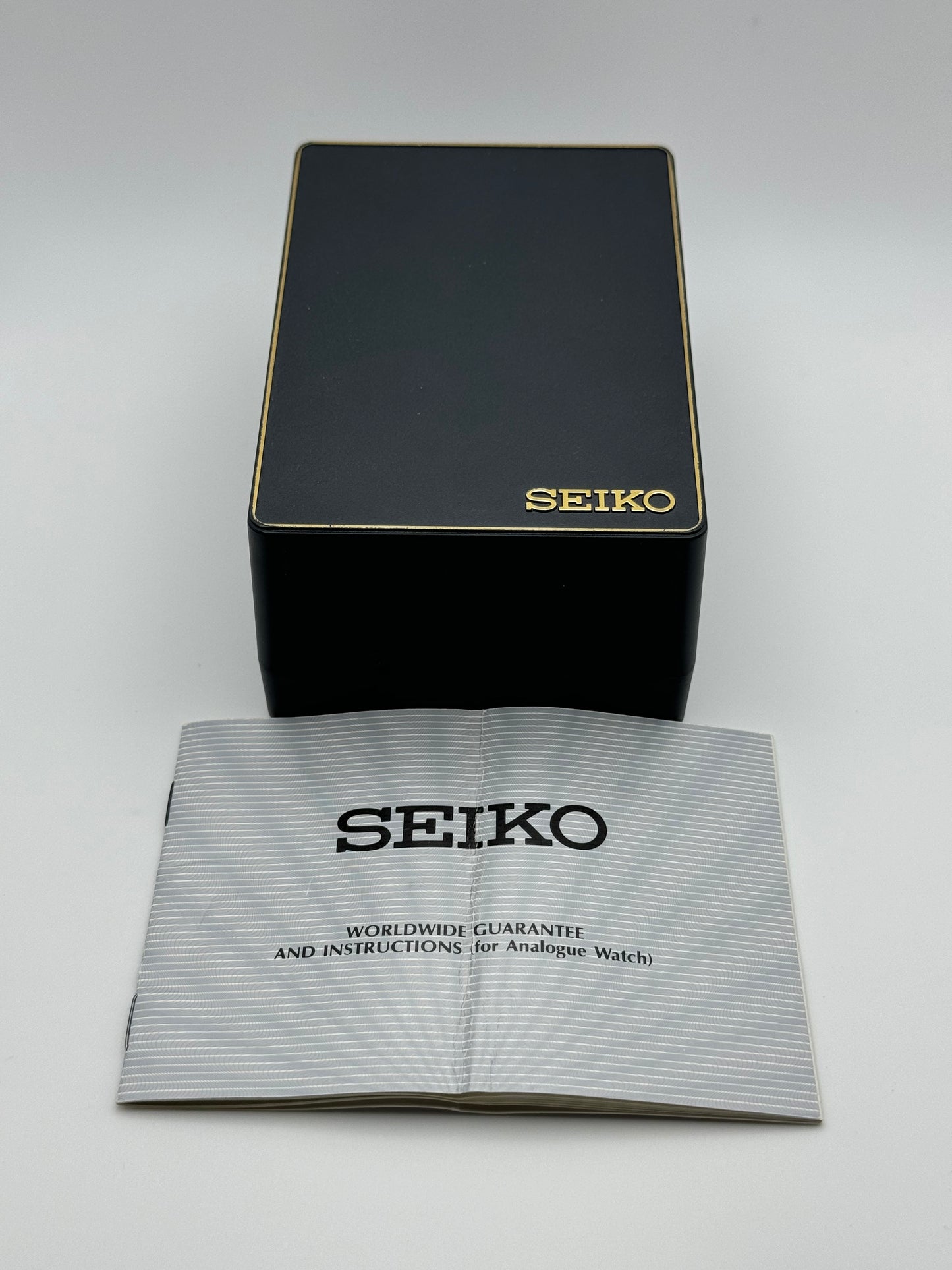 Seiko SQ Quartz 5Y23-8A11 - Box and Papers - New Old Stock