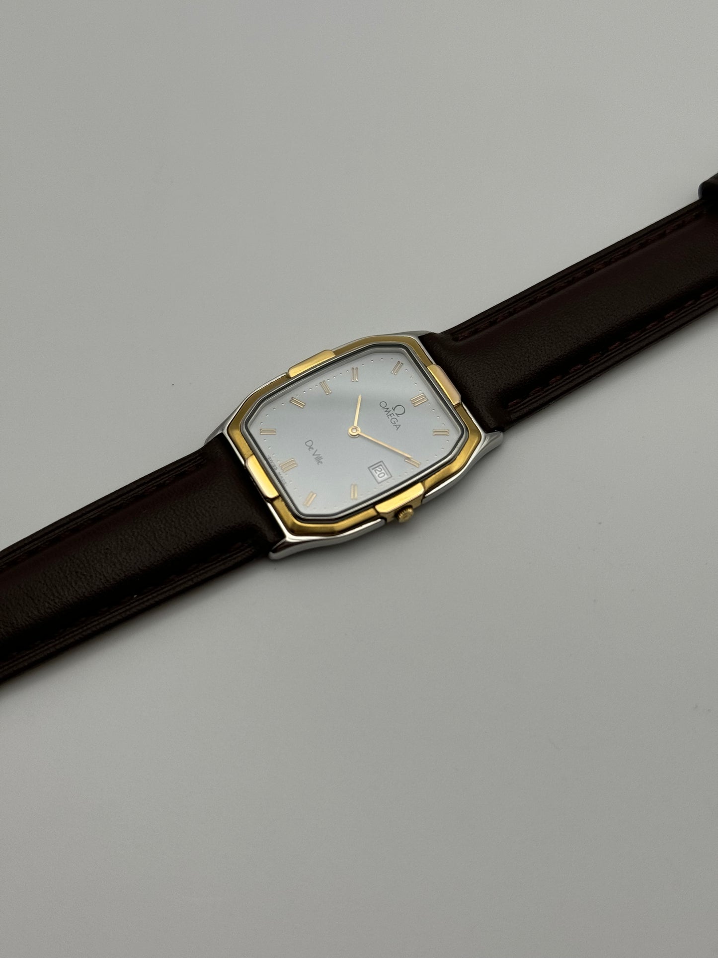 Omega De Ville Tank Quartz Date 196.0310